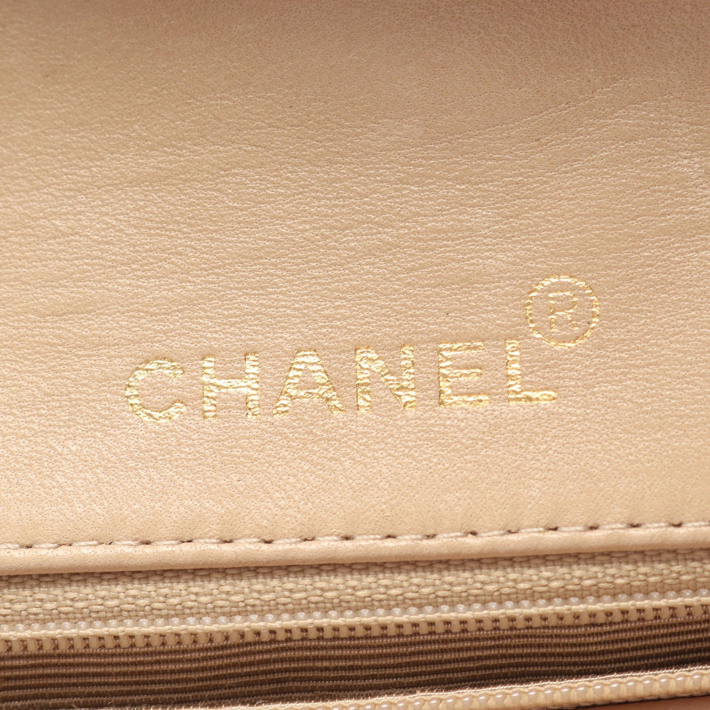 Vステッチ ショルダーバッグ ラムスキン ベージュ ゴールド金具 シャネル バッグ CHANEL