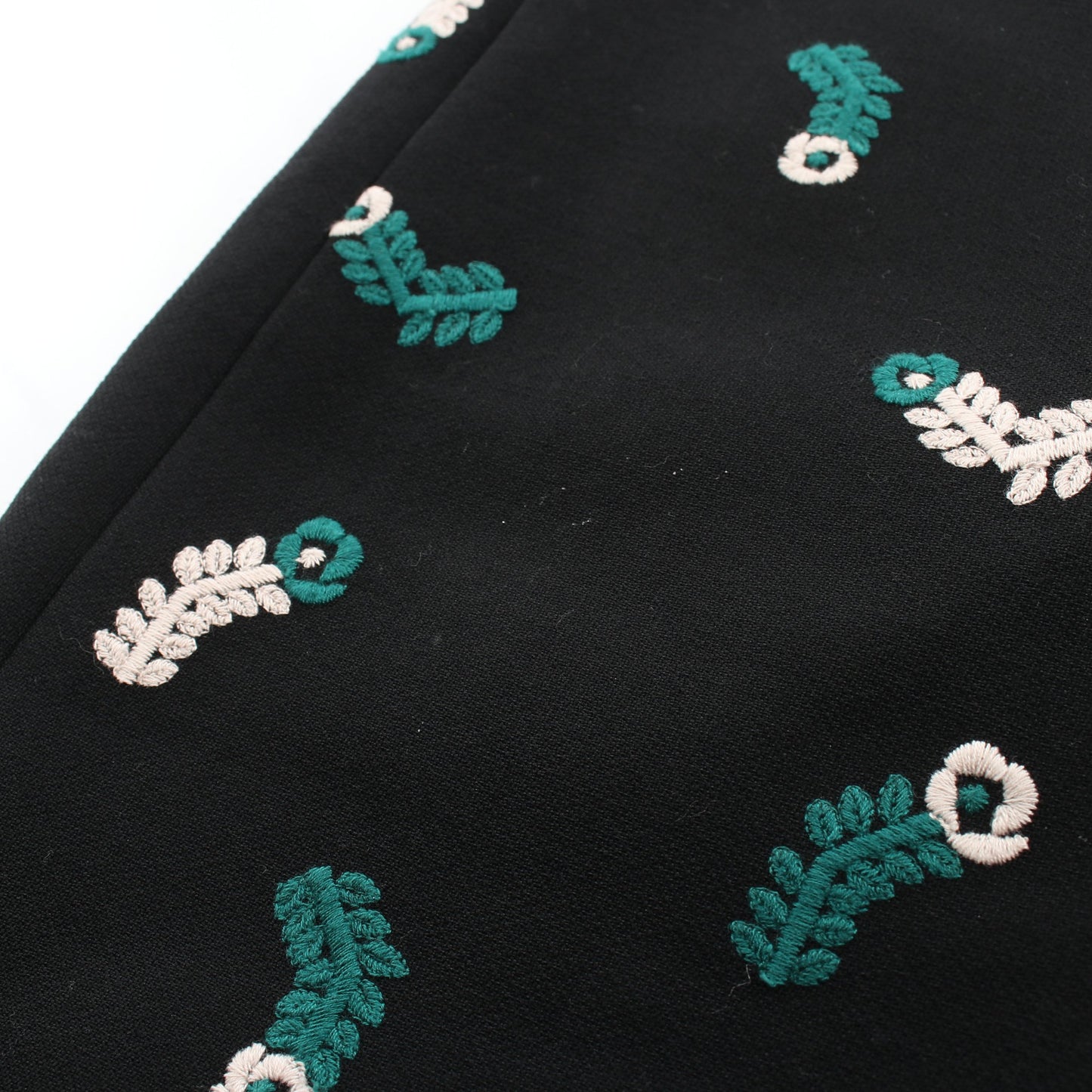 PETAL FEATHER 花柄刺繍 ノーカラー コート ウール ブラック マルチカラー ミナペルホネン