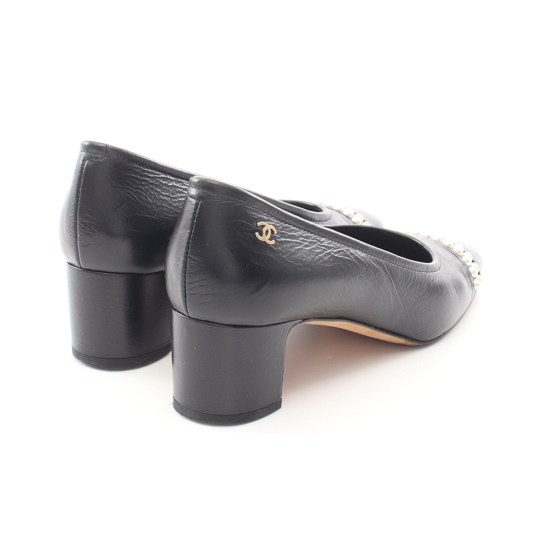 CHANEL ココマーク　真珠　パール　デザイン　パンプス　キャビアスキン 35 ココマーク パール パンプス レザー ブラック シャネル – RECLO