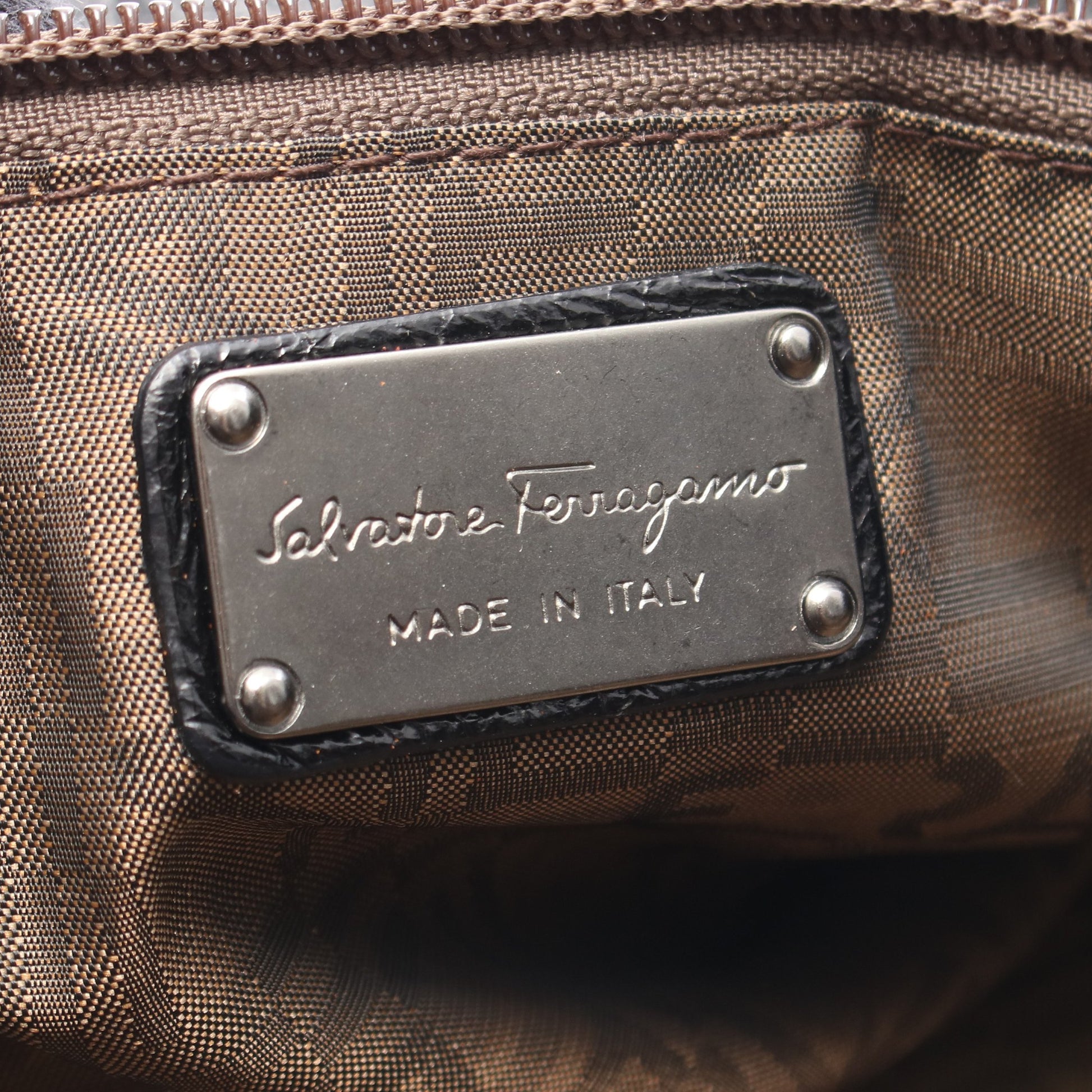 ガンチーニ ショルダーバッグ レザー ブラック サルヴァトーレフェラガモ バッグ Salvatore Ferragamo