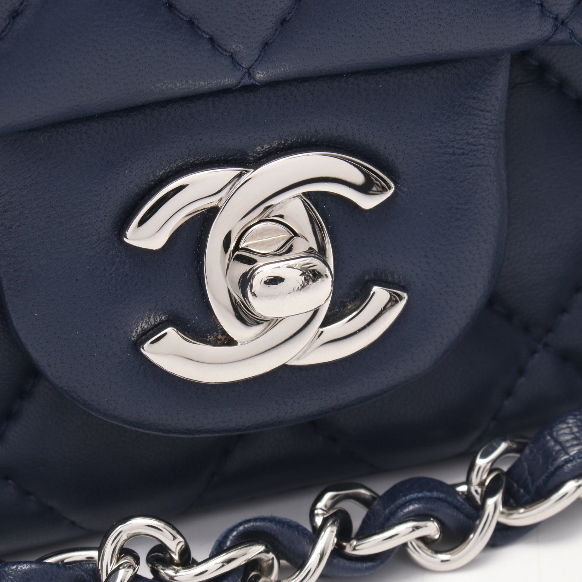 ミニマトラッセ チェーンショルダーバッグ ラムスキン ネイビー シルバー金具 シャネル バッグ CHANEL