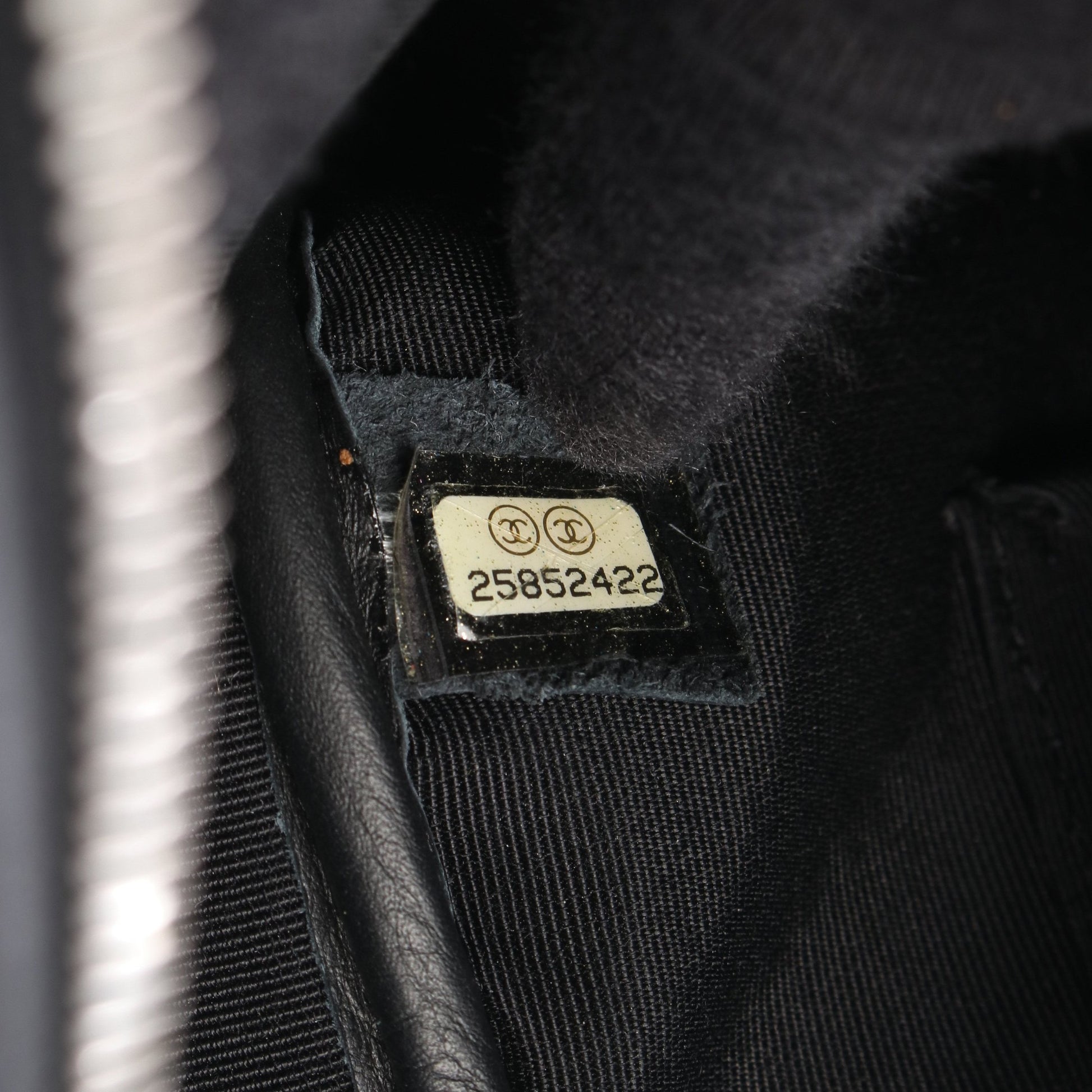 シェブロン Vステッチ タッセル チェーンショルダーバッグ ラムスキン ブラック シルバー金具 シャネル バッグ CHANEL