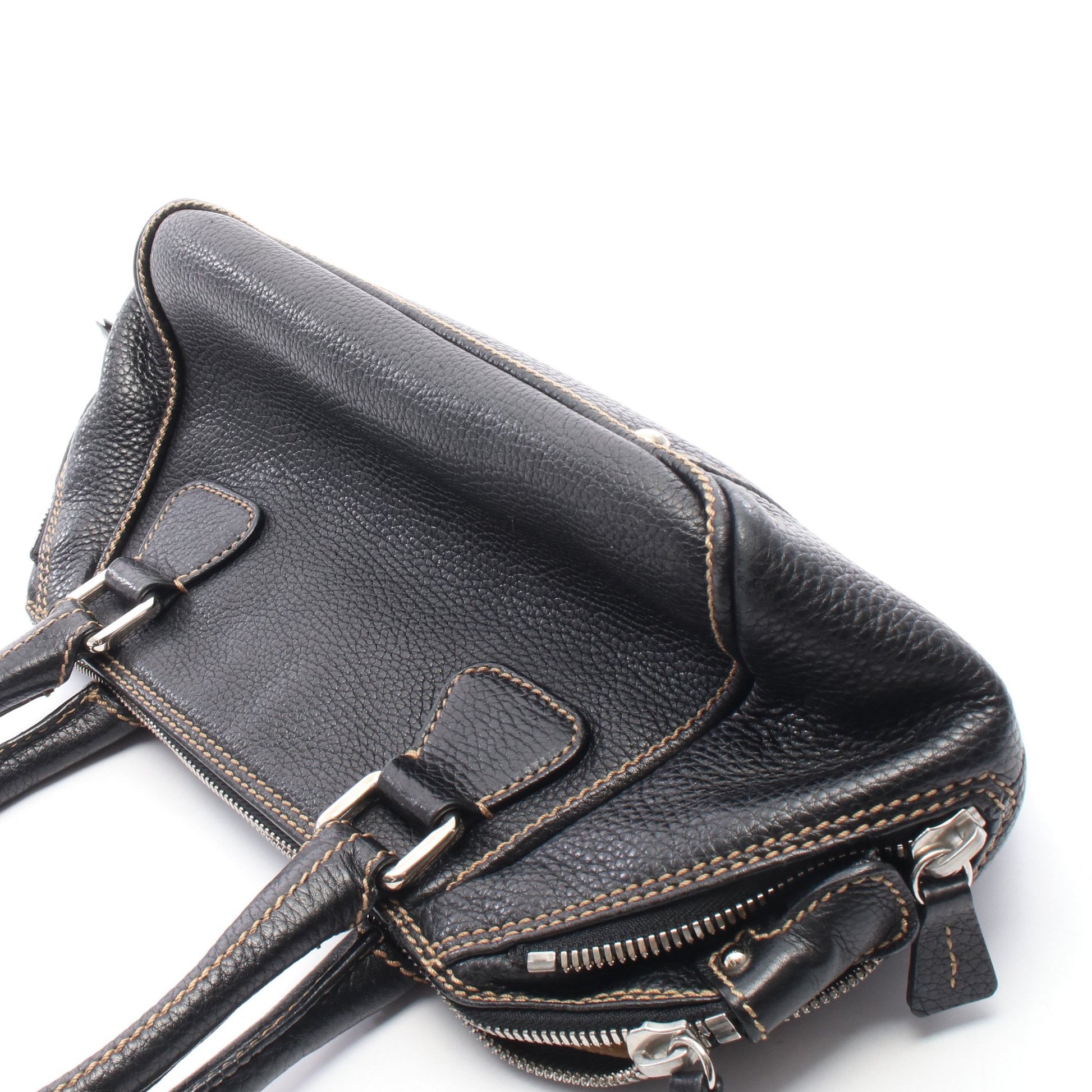 型押しロゴ タッセル ハンドバッグ レザー ブラック シルバー金具 シャネル バッグ CHANEL