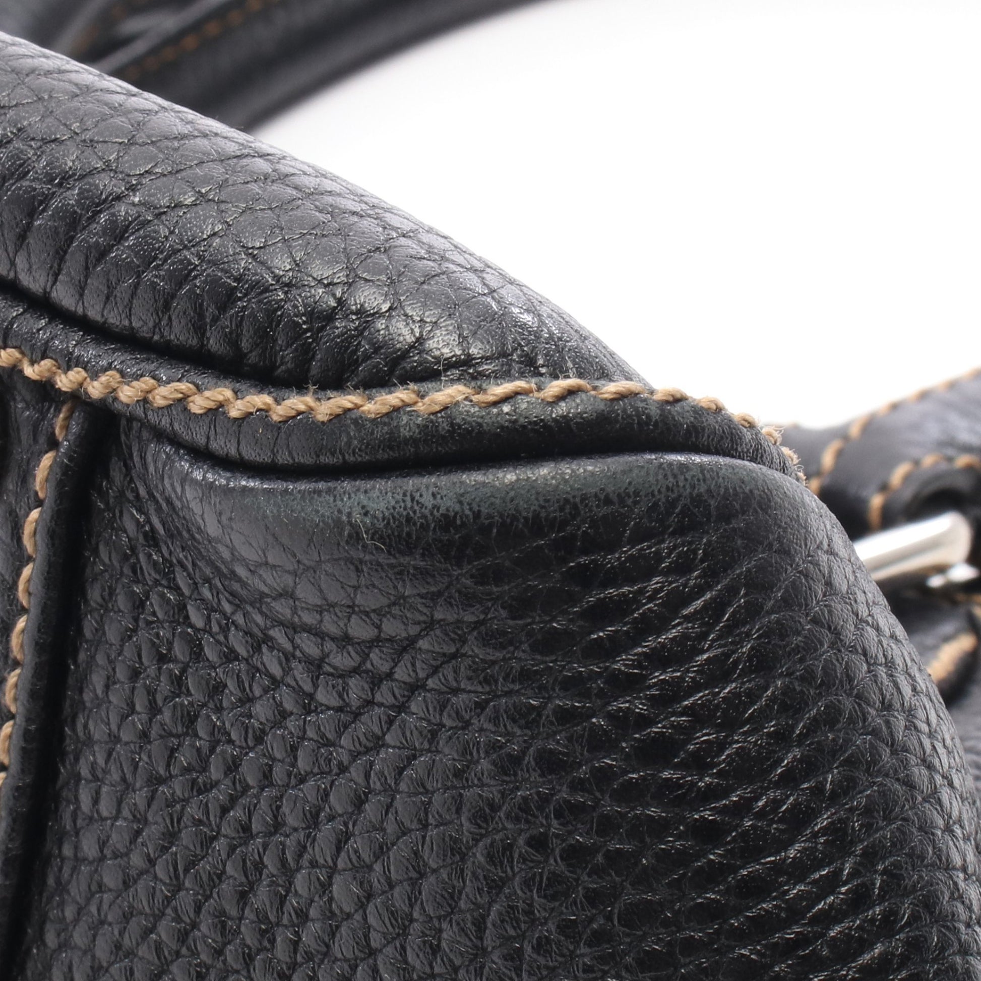 型押しロゴ タッセル ハンドバッグ レザー ブラック シルバー金具 シャネル バッグ CHANEL