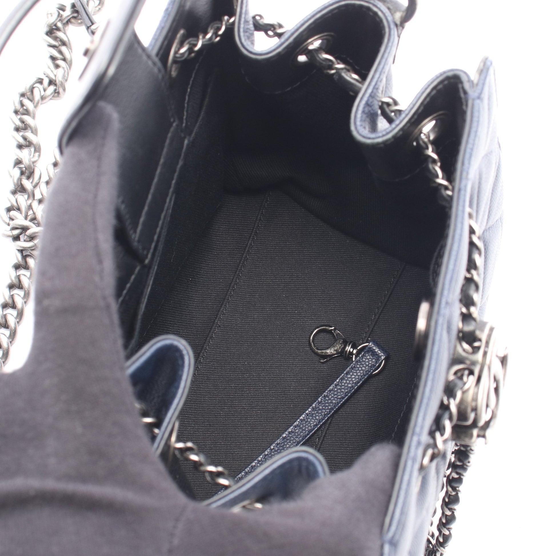 CCバケット マトラッセ 2WAY ハンドバッグ キャビアスキン レザー ネイビー ブラック シルバー金具 シャネル バッグ CHANEL