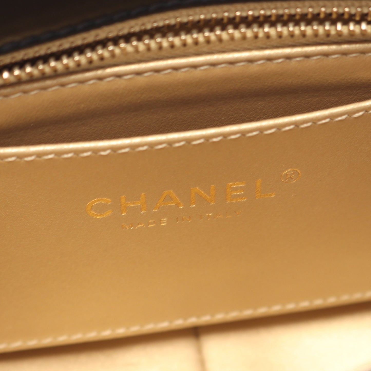 マトラッセ スモールフラップ チェーンショルダーバッグ ラムスキン ブラック ゴールド金具 シャネル バッグ CHANEL