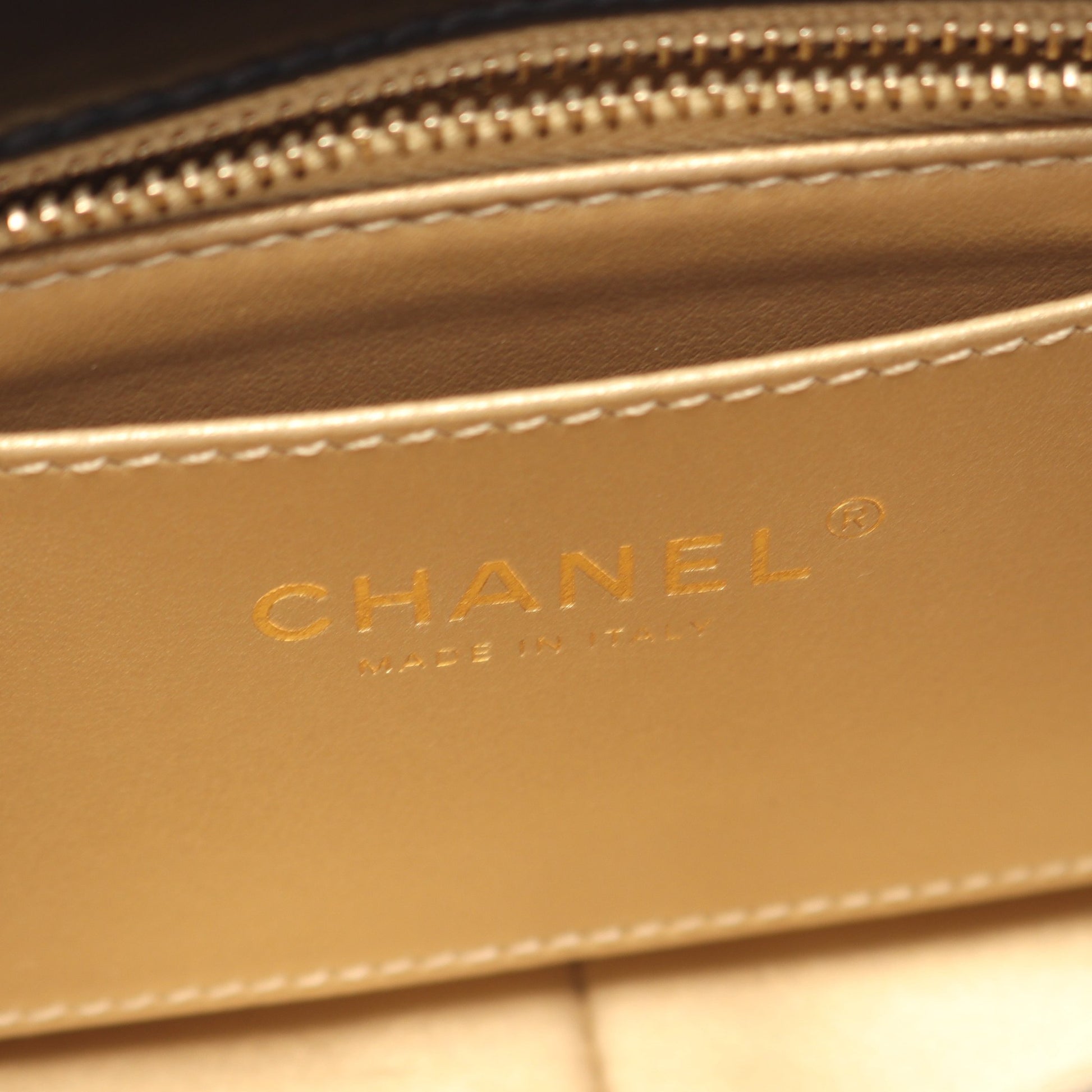マトラッセ スモールフラップ チェーンショルダーバッグ ラムスキン ブラック ゴールド金具 シャネル バッグ CHANEL