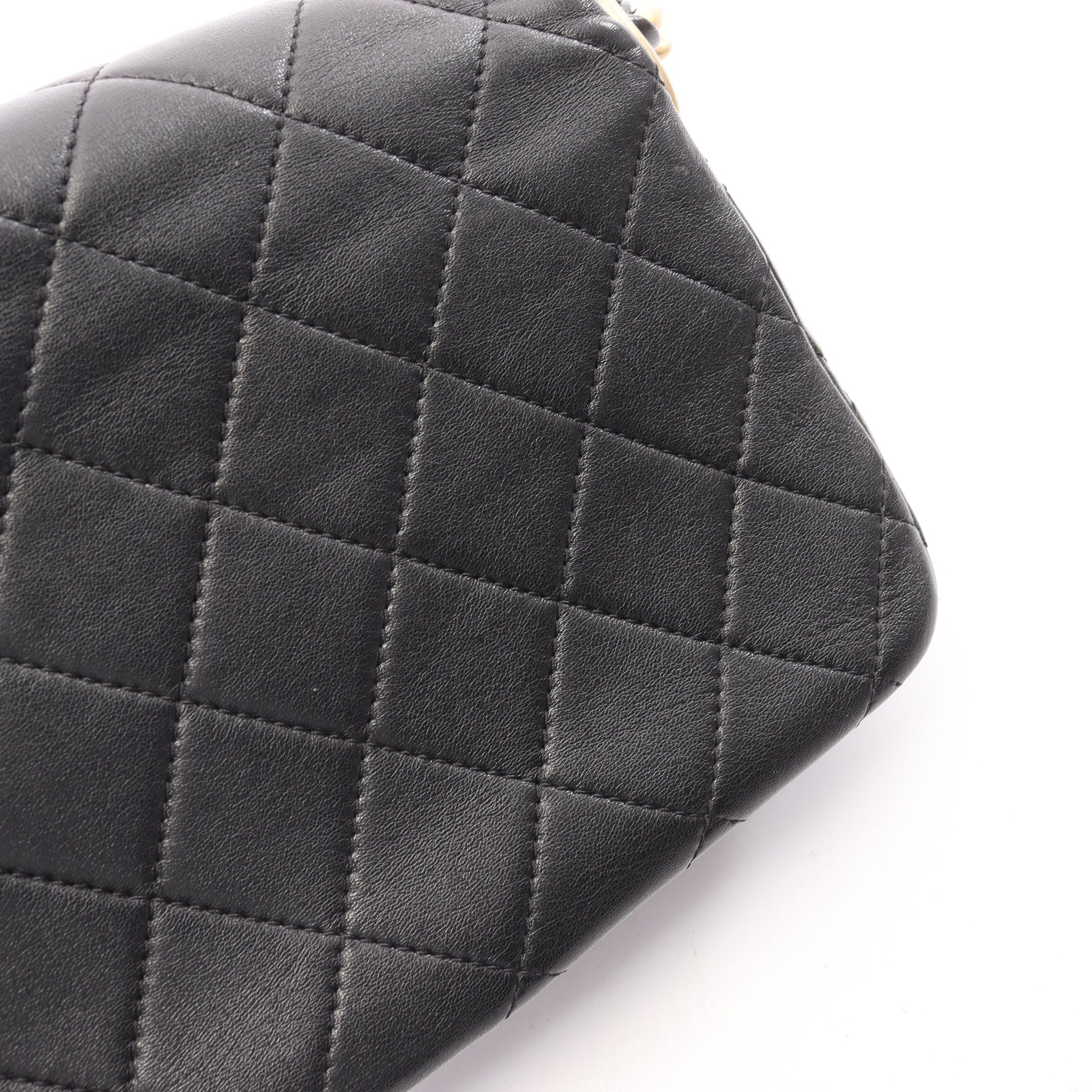 マトラッセ スモールフラップ チェーンショルダーバッグ ラムスキン ブラック ゴールド金具 シャネル バッグ CHANEL