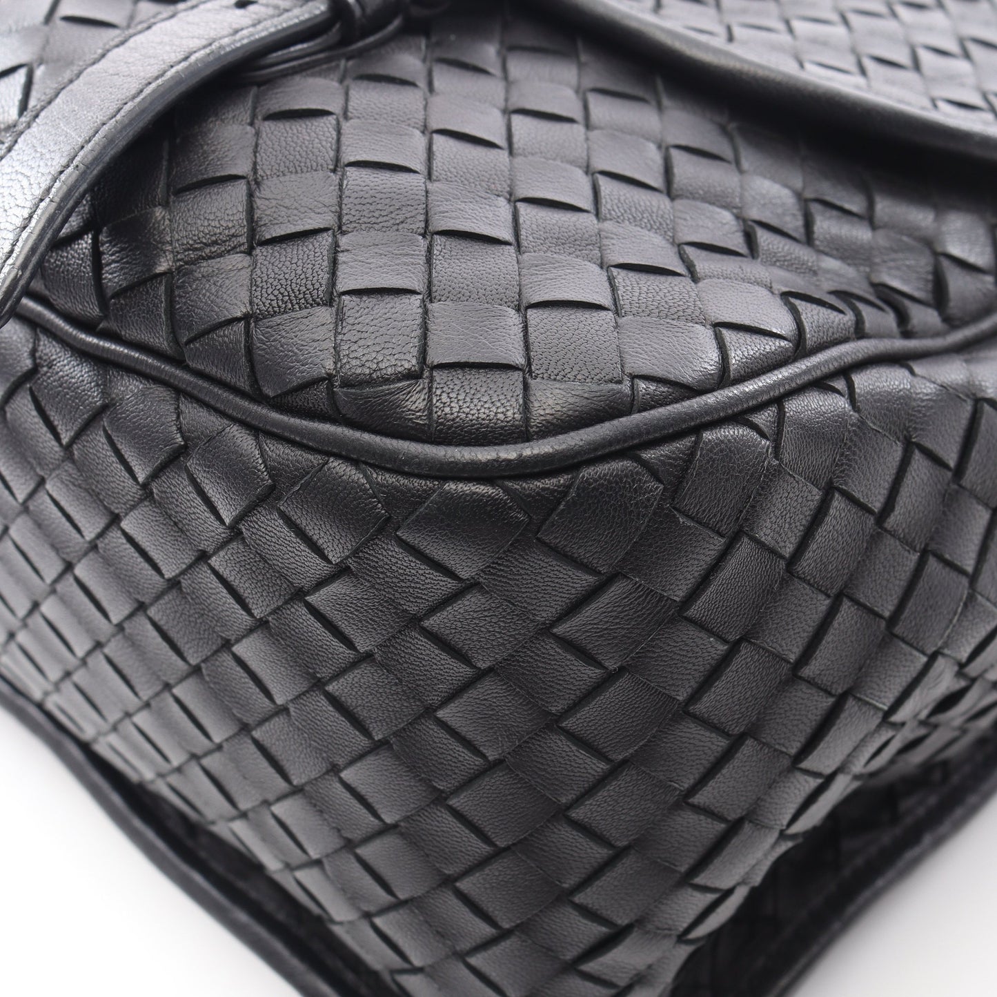 イントレチャート メッセンジャーバッグ ショルダーバッグ レザー ブラック ボッテガヴェネタ バッグ BOTTEGA VENETA