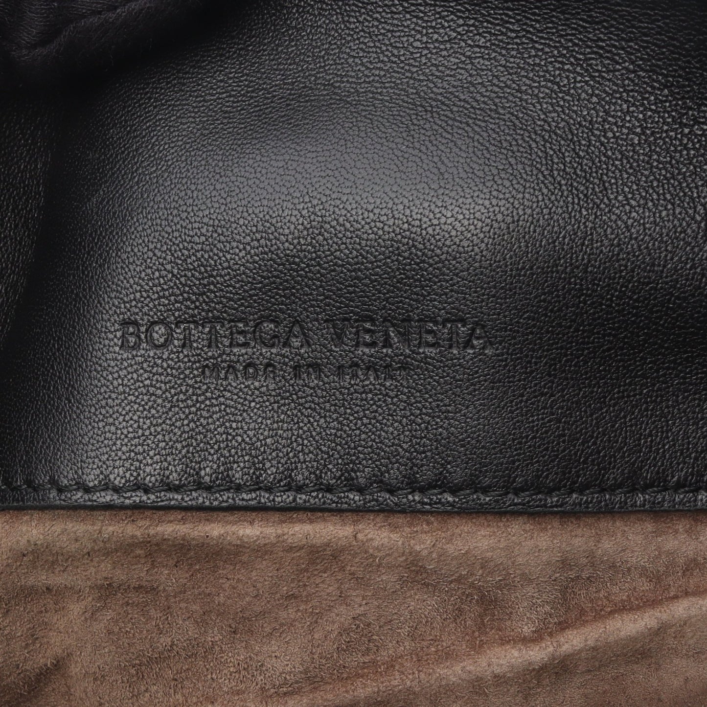 イントレチャート メッセンジャーバッグ ショルダーバッグ レザー ブラック ボッテガヴェネタ バッグ BOTTEGA VENETA