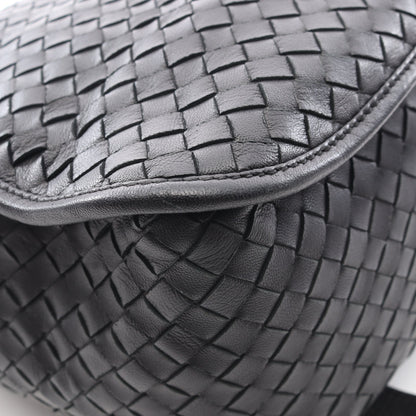イントレチャート メッセンジャーバッグ ショルダーバッグ レザー ブラック ボッテガヴェネタ バッグ BOTTEGA VENETA
