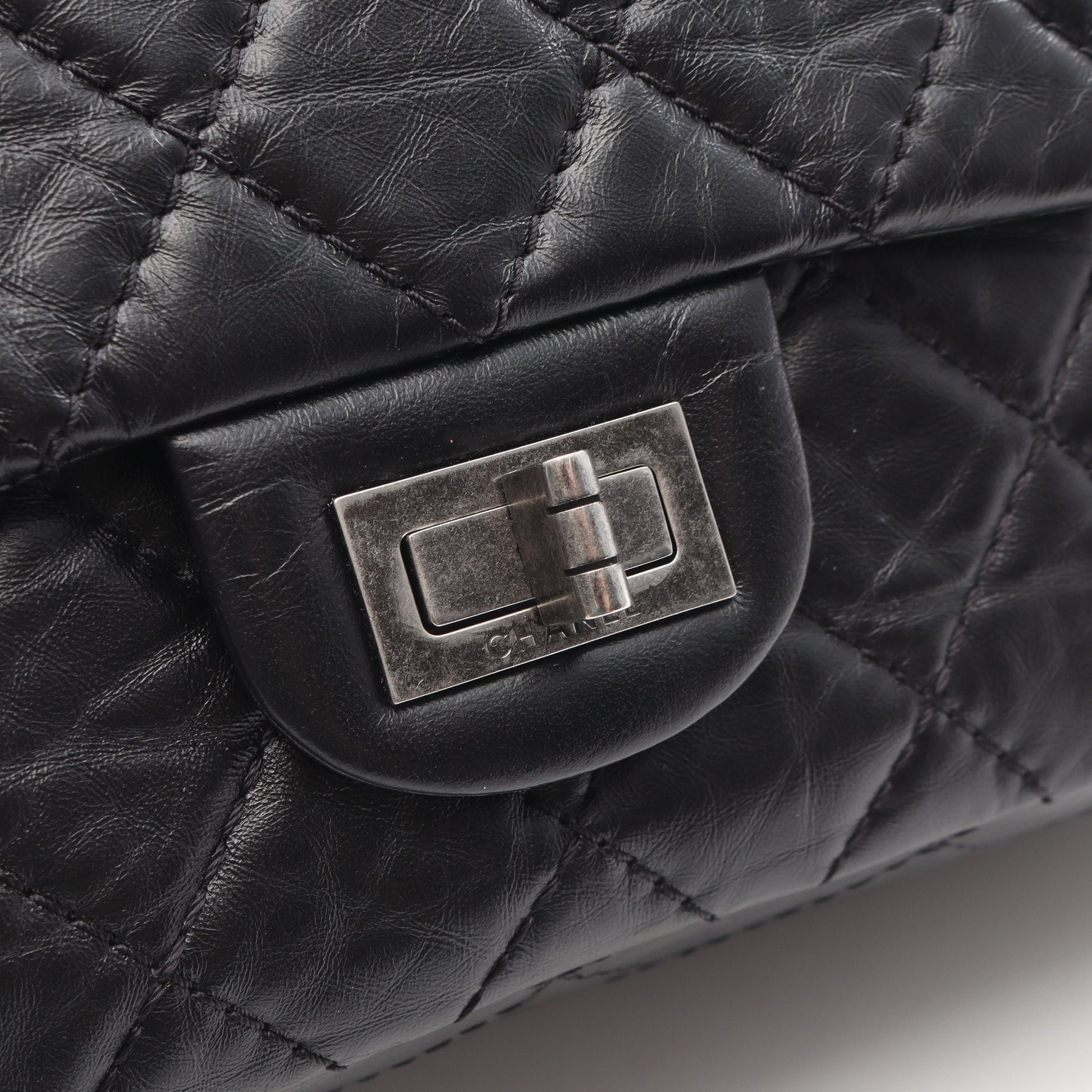 2.55 マトラッセ Wフラップ Wチェーンショルダーバッグ レザー ブラック アンティークシルバー金具 シャネル バッグ CHANEL