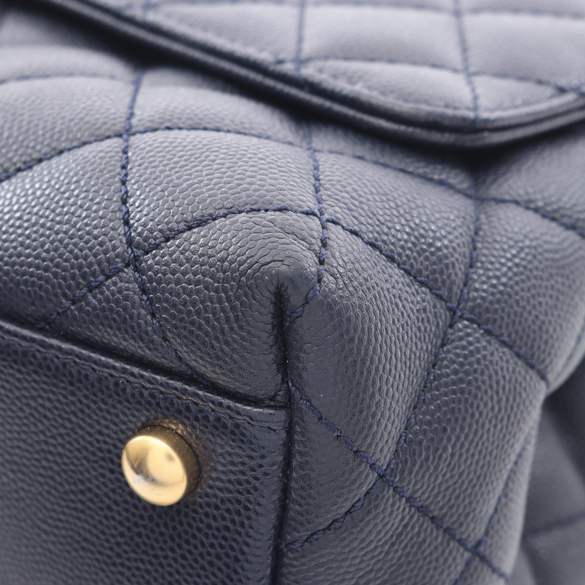 ココハンドル29 トップハンドル フラップ バッグ マトラッセ 2WAY ハンドバッグ キャビアスキン ネイビー ゴールド金具 シャネル バッグ CHANEL