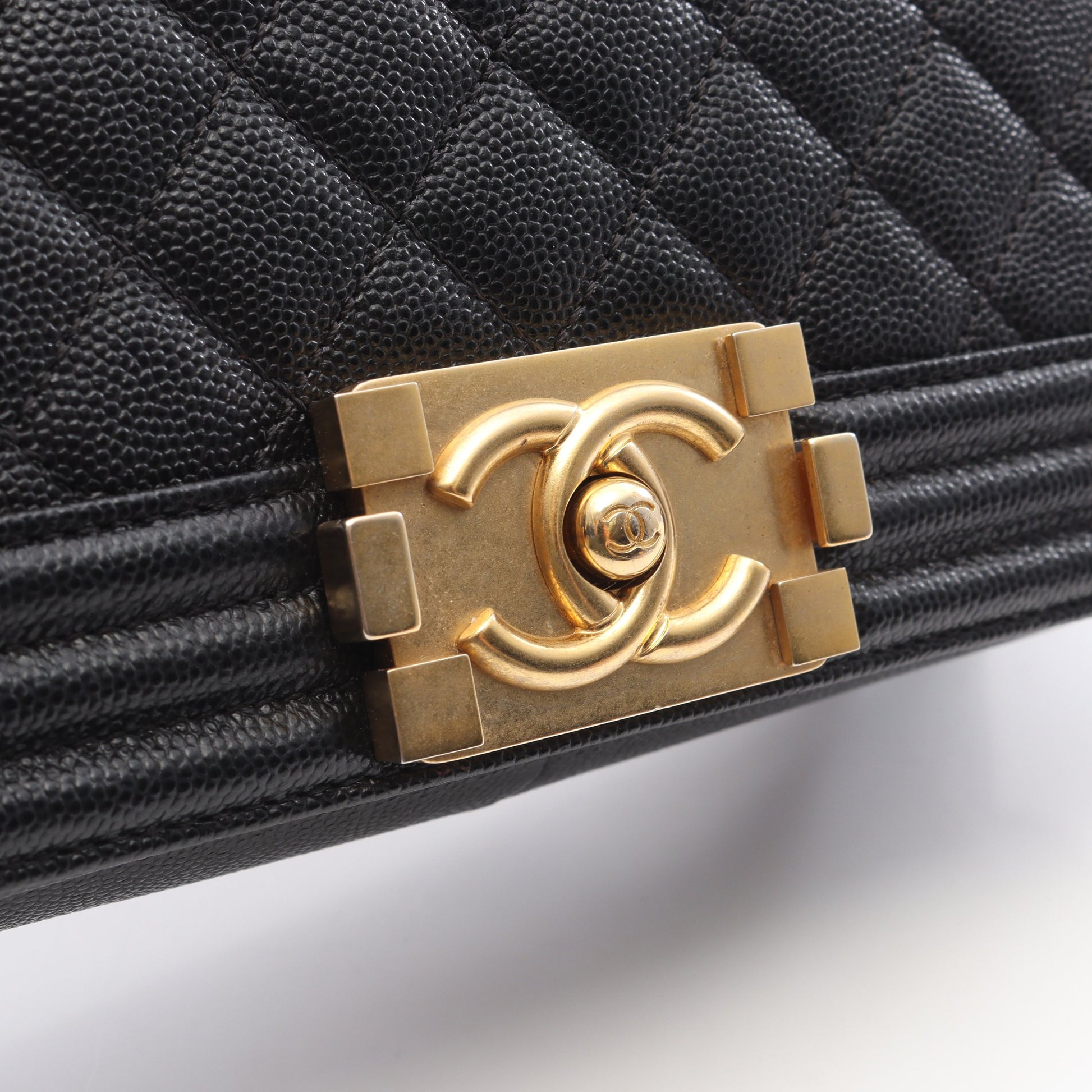 ボーイシャネル チェーンショルダーバッグ キャビアスキン ブラック ゴールド金具 シャネル バッグ CHANEL