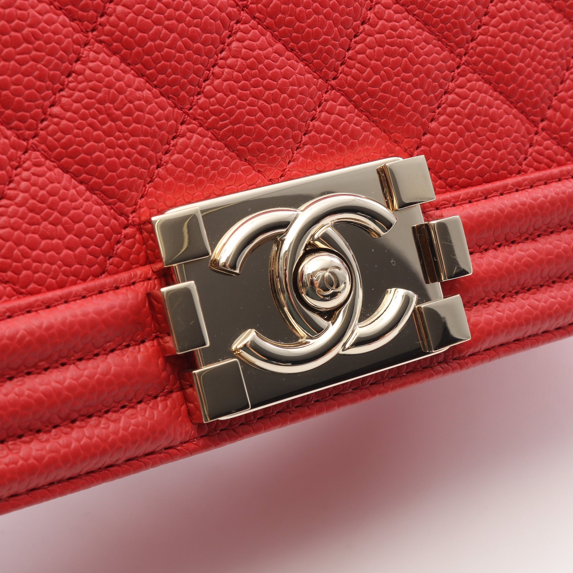 ボーイシャネル チェーンショルダーバッグ キャビアスキン レッド ゴールド金具 シャネル バッグ CHANEL