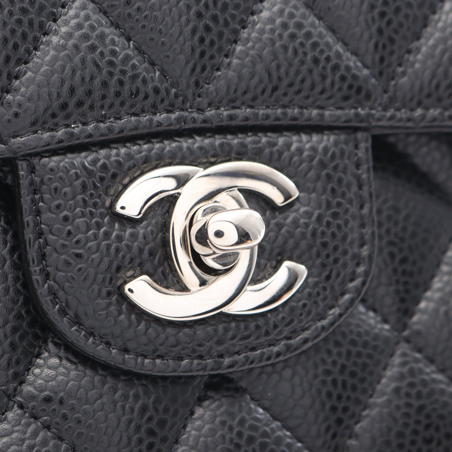 マトラッセ Wフラップ Wチェーンショルダーバッグ キャビアスキン ブラック シルバー金具 シャネル バッグ CHANEL