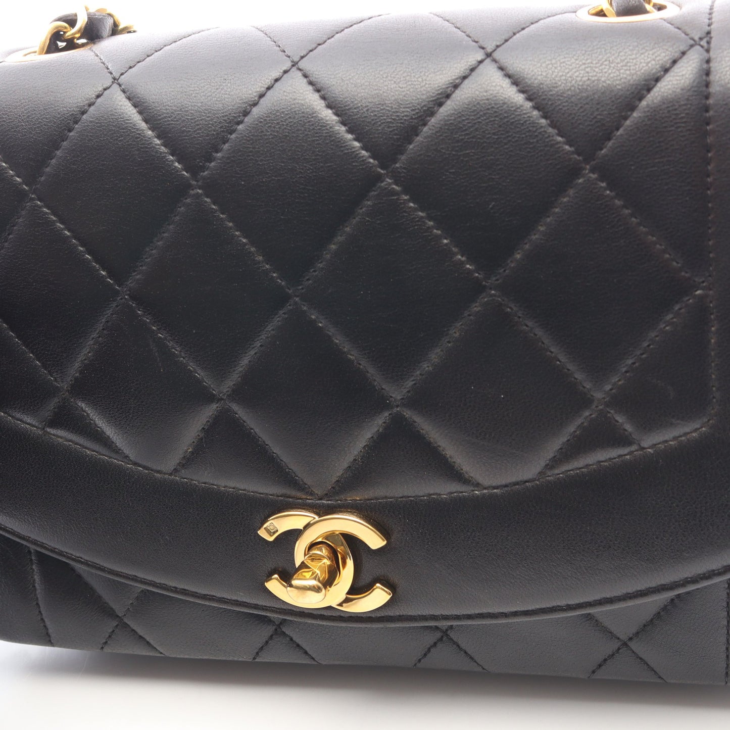 マトラッセ ダイアナフラップ チェーンショルダーバッグ ラムスキン ブラック ゴールド金具 シャネル バッグ CHANEL
