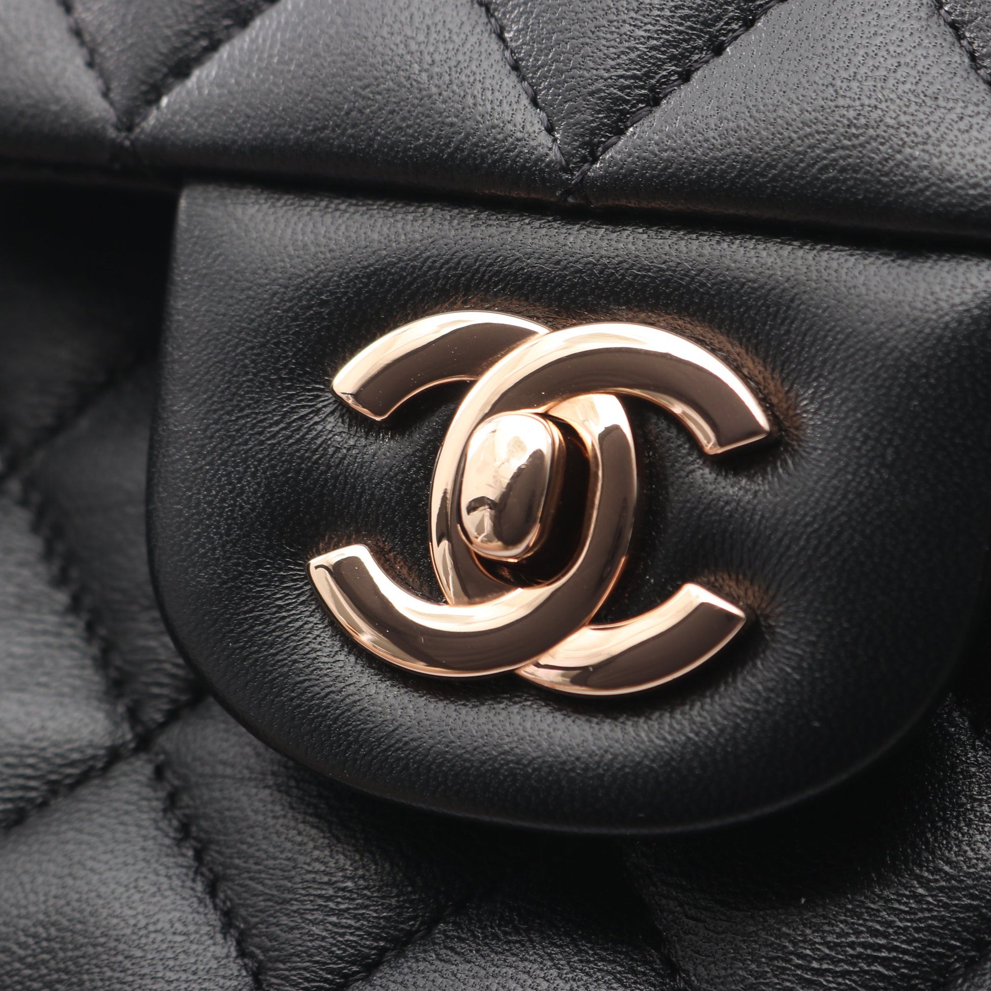 マトラッセ Wフラップ ピンクゴールド金具 Wチェーンショルダーバッグ ラムスキン ブラック シャネル バッグ CHANEL