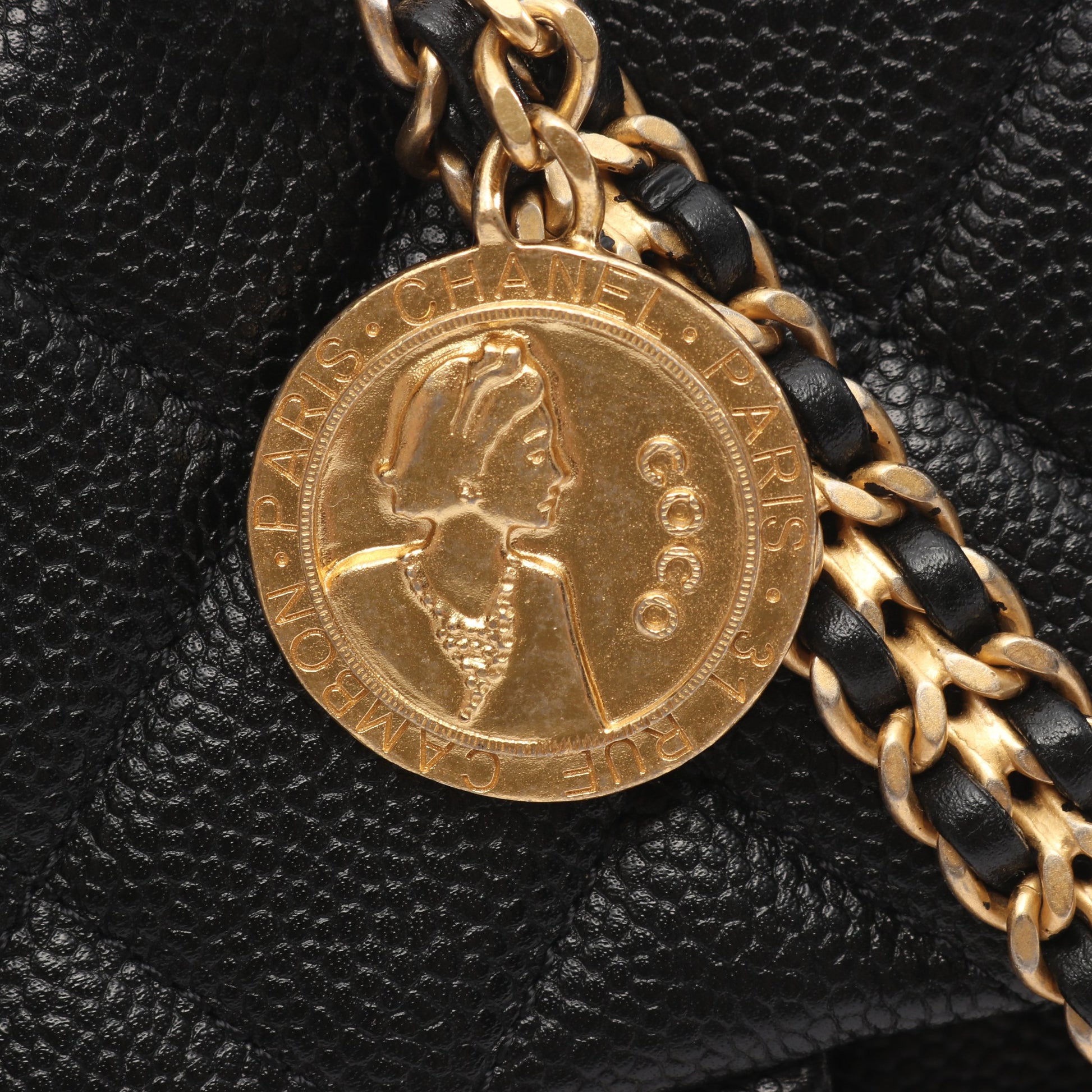 マトラッセ カメリア チェーンショルダーバッグ キャビアスキン ブラック ゴールド金具 シャネル バッグ CHANEL