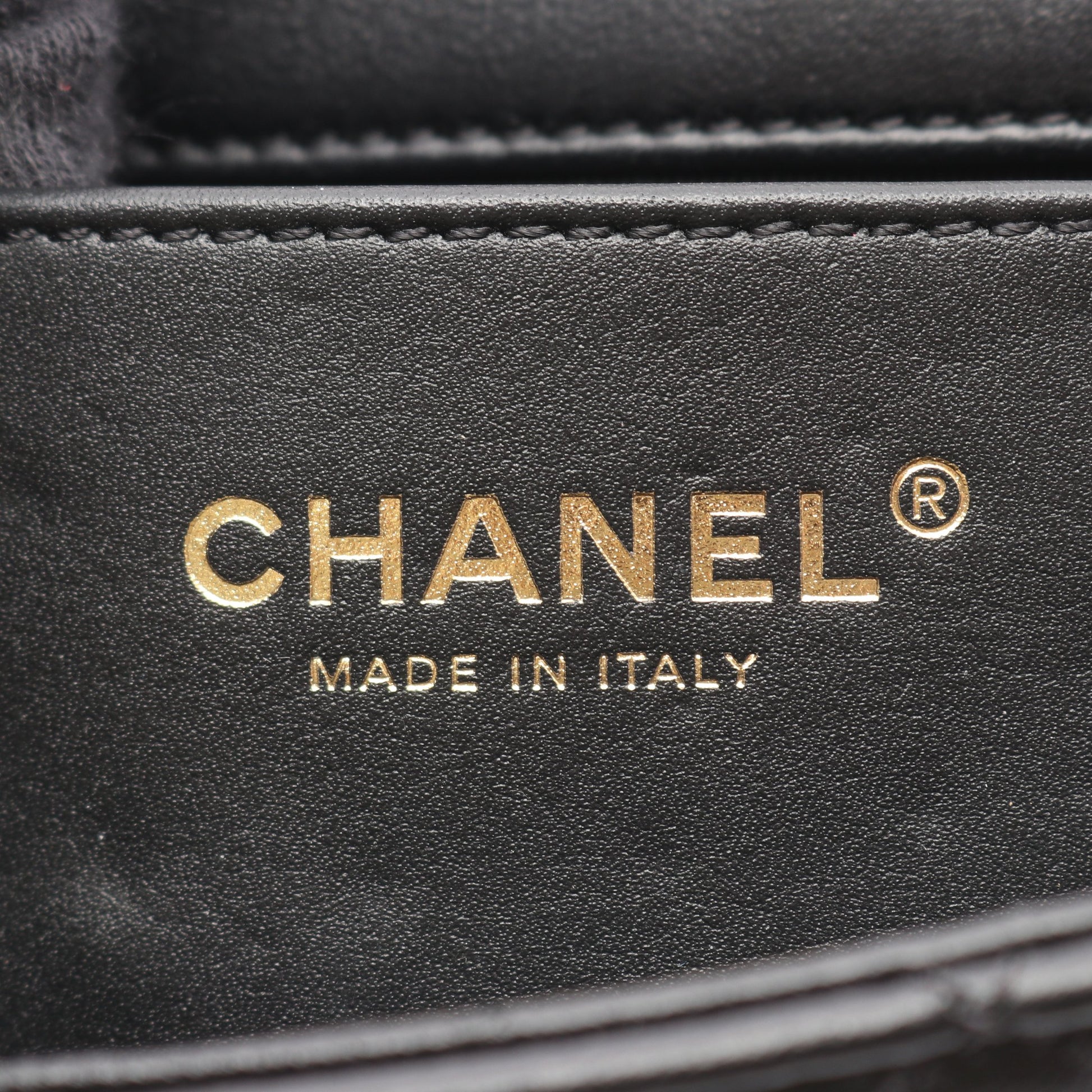 CHANEL 19 ディズヌフ マトラッセ チェーンショルダーバッグ ラムスキン ブラック ゴールド金具 シャネル バッグ CHANEL