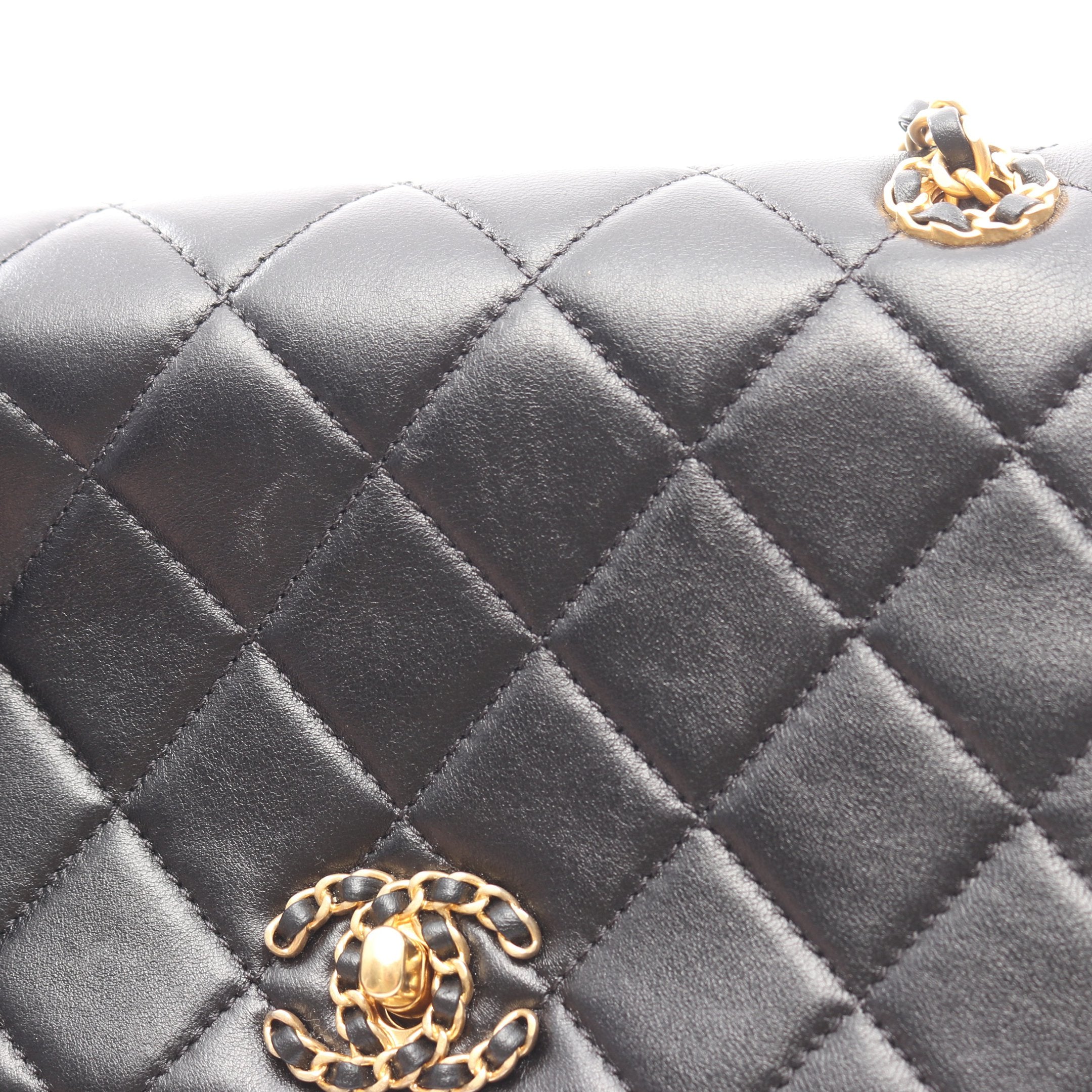美品 CHANEL 19 シャネル ショルダーバッグ ディズヌフ マトラッセ ココマーク チェーンショルダー ラムスキン ブラック シルバー 2way 黒 レザー レディース 中古 CHANEL - 美品 CHANEL 19 シャネル ショルダーバッグ ディズヌフ