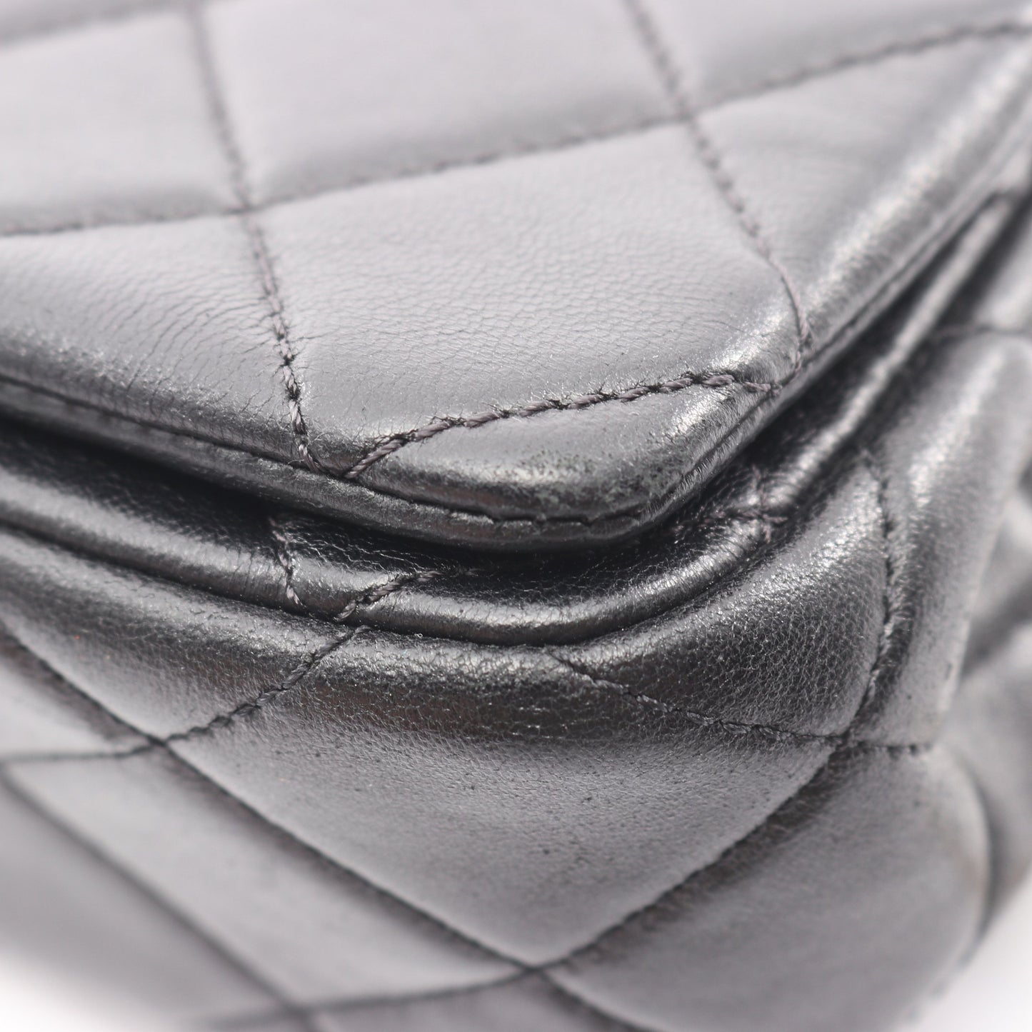 CHANEL 19 ディズヌフ マトラッセ チェーンショルダーバッグ ラムスキン ブラック ゴールド金具 シャネル バッグ CHANEL