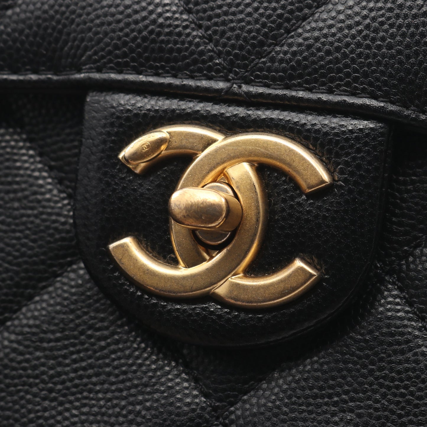 マトラッセ チェーンショルダーバッグ キャビアスキン ブラック ゴールド金具 シャネル バッグ CHANEL