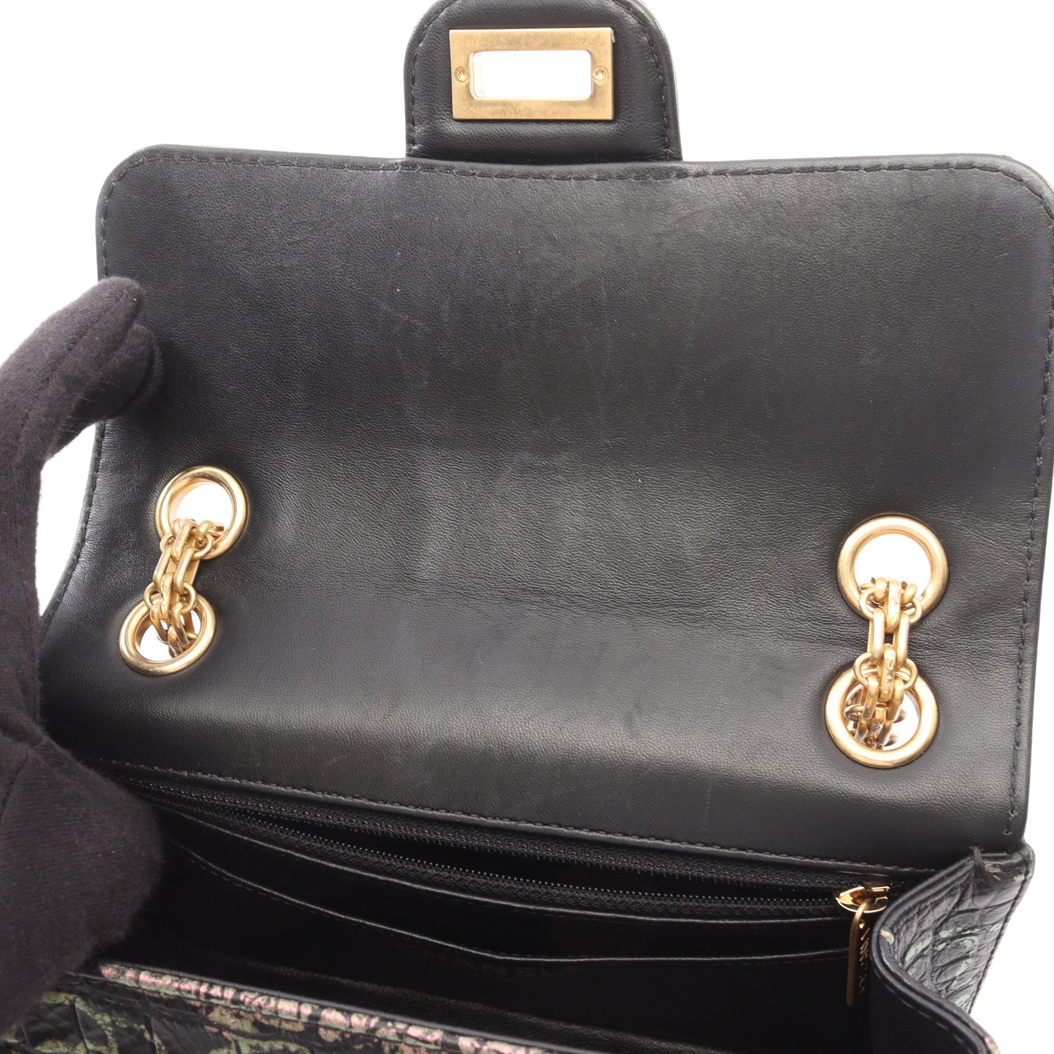 シャネル  2.55 グラフィティクロコ型押しWフラップチェーンショルダーバッグ レディース 25 CHANEL - シャネル 2.55 グラフィティクロコ型押しWフラップチェーン