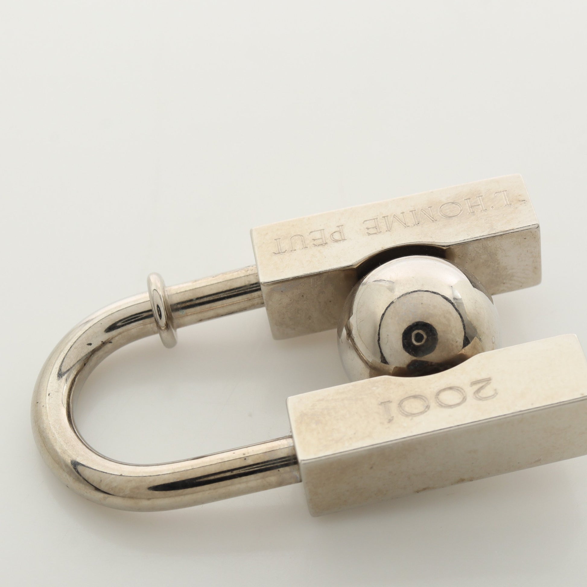 カデナチャーム L'HOMME PEUT EMBELLIR LA TERRE 2001年限定 バッグチャーム シルバー エルメス 財布・小物 HERMES