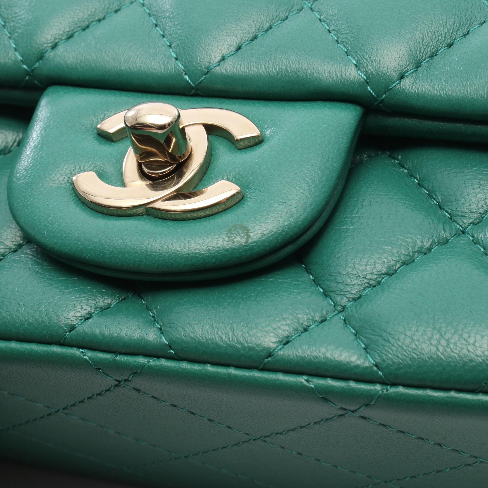 ミニマトラッセ チェーンショルダーバッグ ラムスキン グリーン ゴールド金具 シャネル バッグ CHANEL