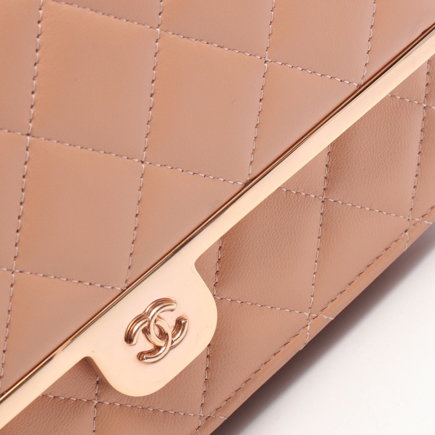マトラッセ チェーンウォレット ラムスキン ピンクベージュ ゴールド金具 シャネル バッグ CHANEL