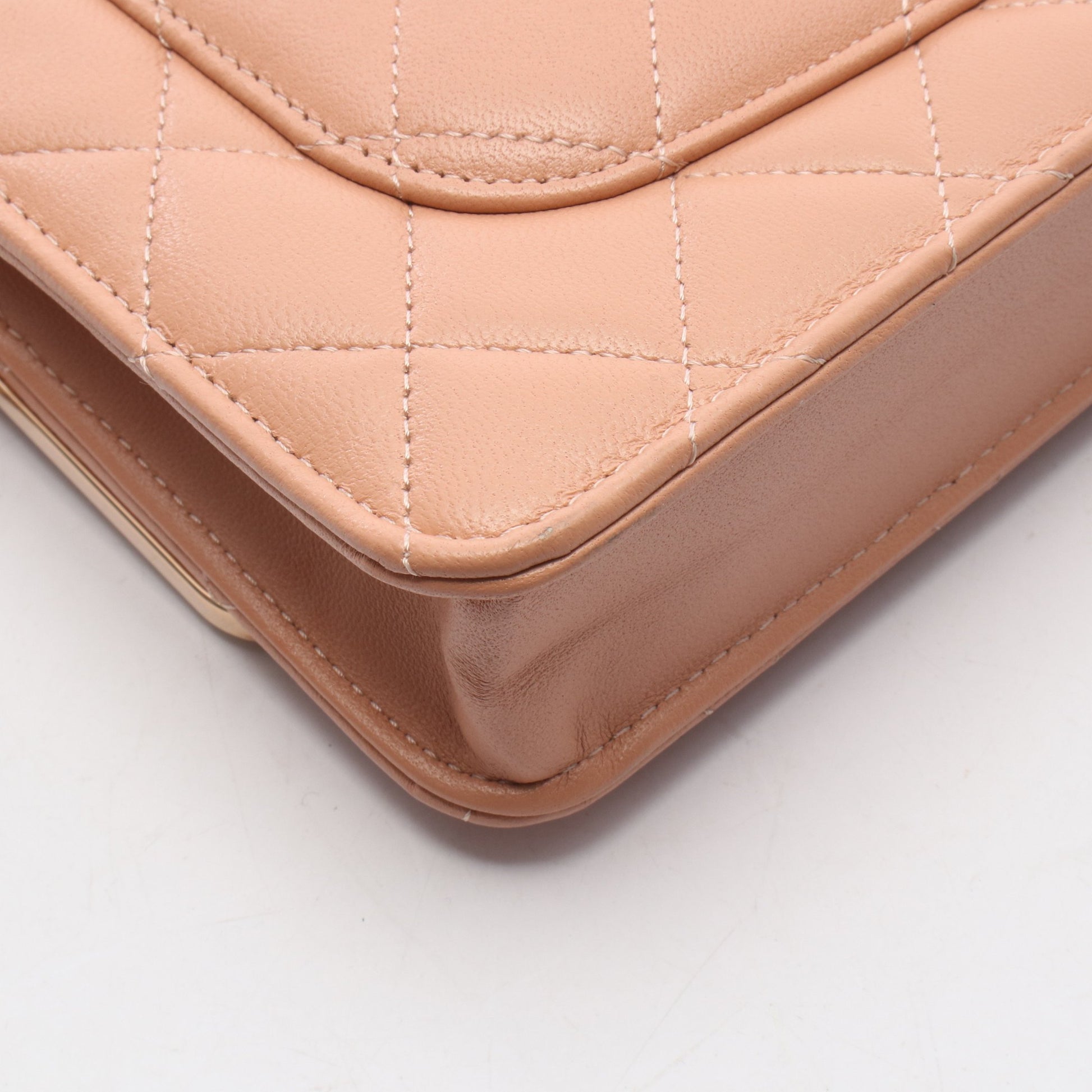 マトラッセ チェーンウォレット ラムスキン ピンクベージュ ゴールド金具 シャネル バッグ CHANEL