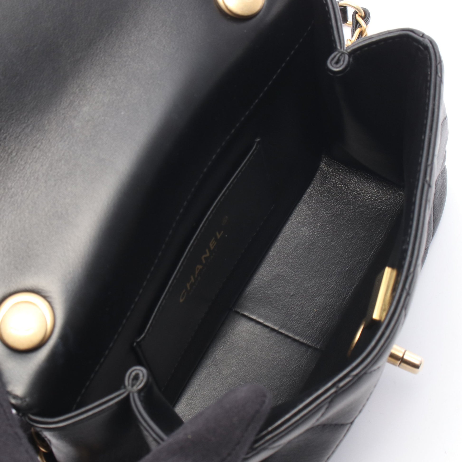 ミニ フラップ バッグ マトラッセ チェーンショルダーバッグ レザー ブラック ゴールド金具 シャネル バッグ CHANEL