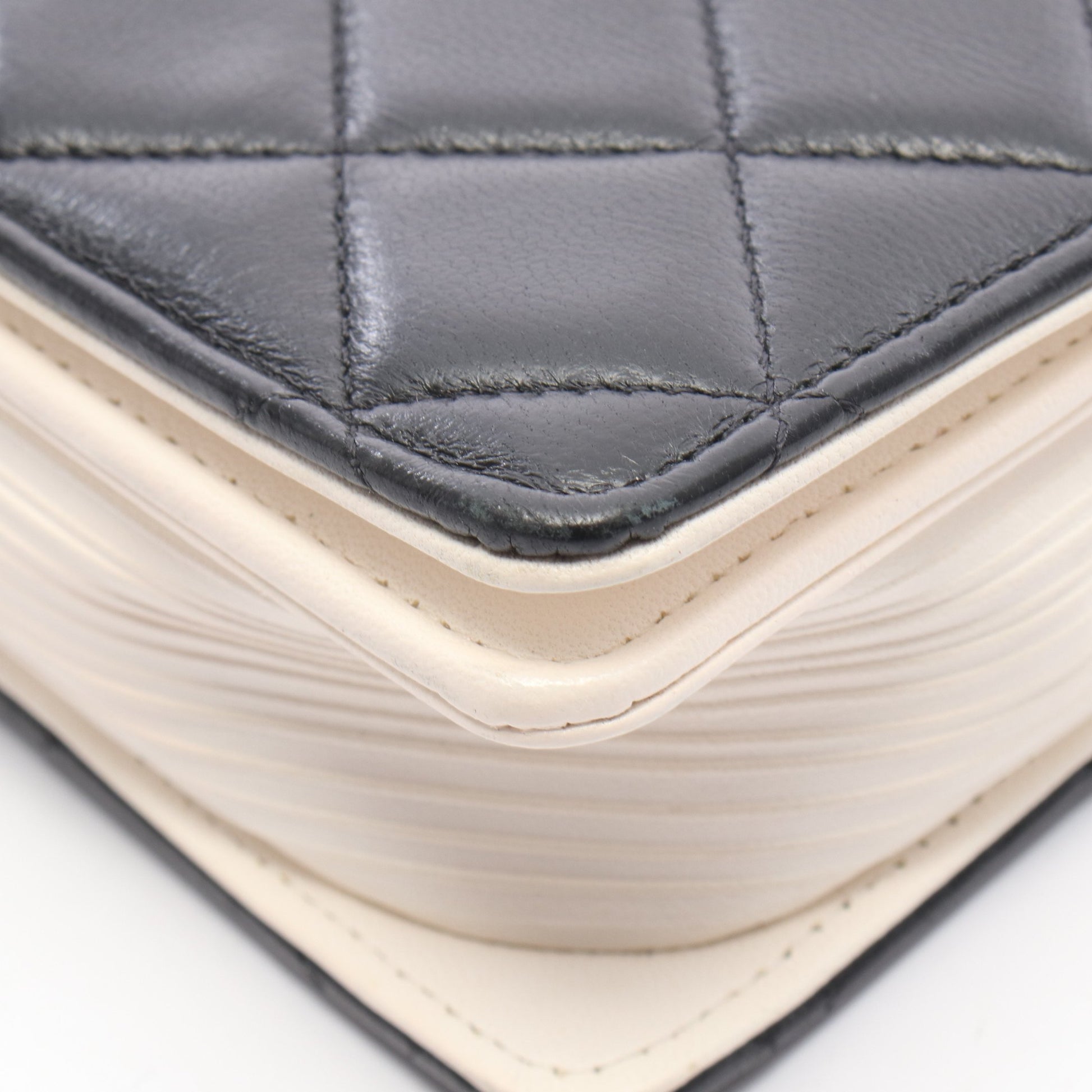 BOOK マトラッセ チェーンショルダーバッグ ラムスキン ブラック ホワイト ゴールド金具 シャネル バッグ CHANEL