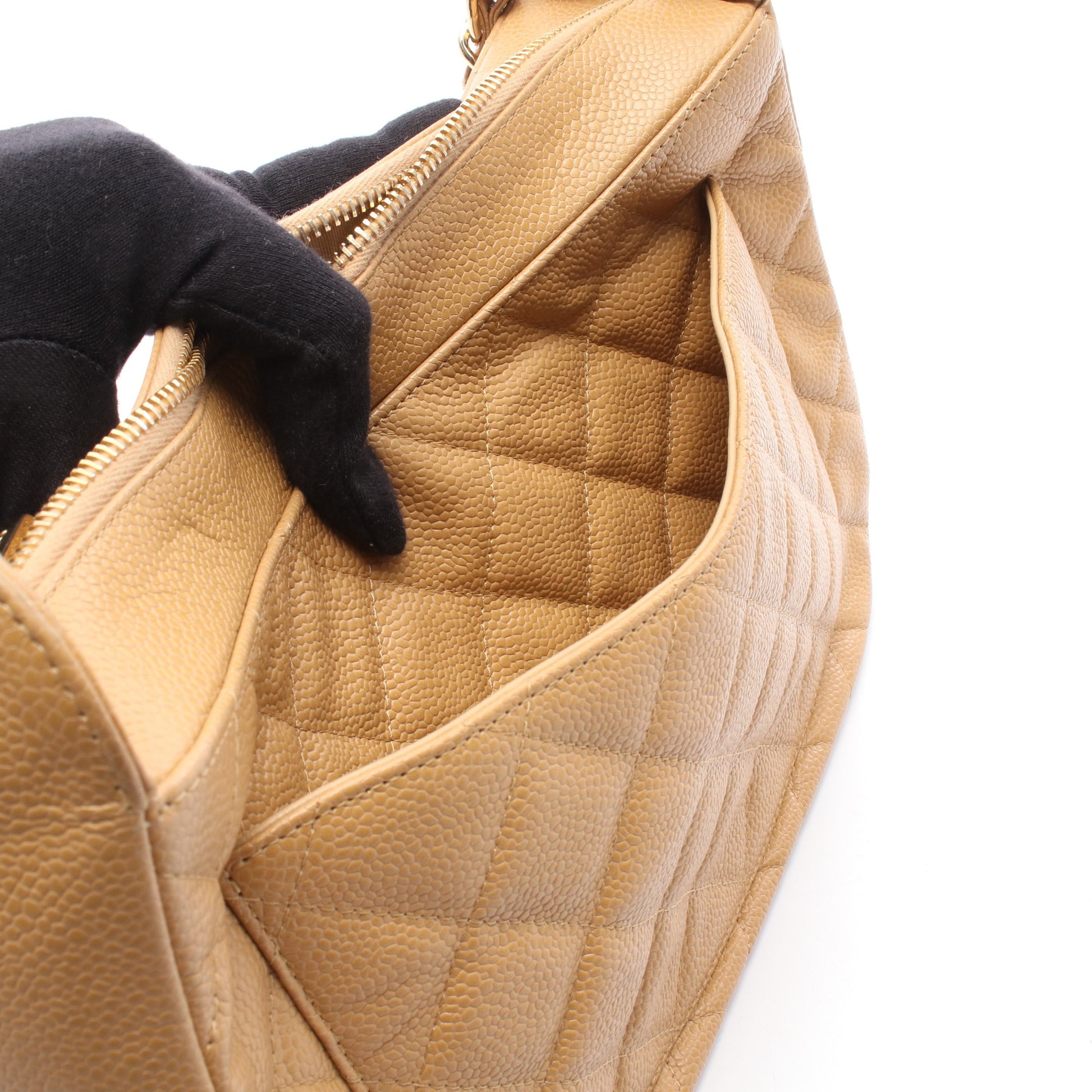 マトラッセ チェーンショルダーバッグ ワンショルダーバッグ キャビアスキン ベージュ ゴールド金具 シャネル バッグ CHANEL