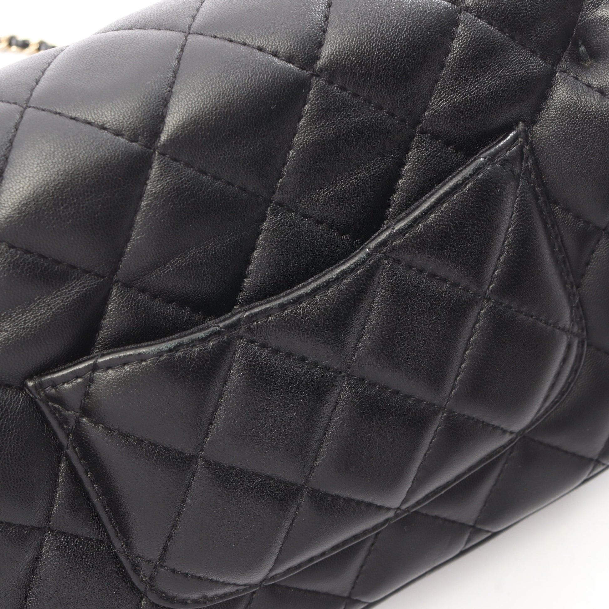 マトラッセ スモールフラップ チェーンショルダーバッグ ラムスキン ブラック ゴールド金具 シャネル バッグ CHANEL