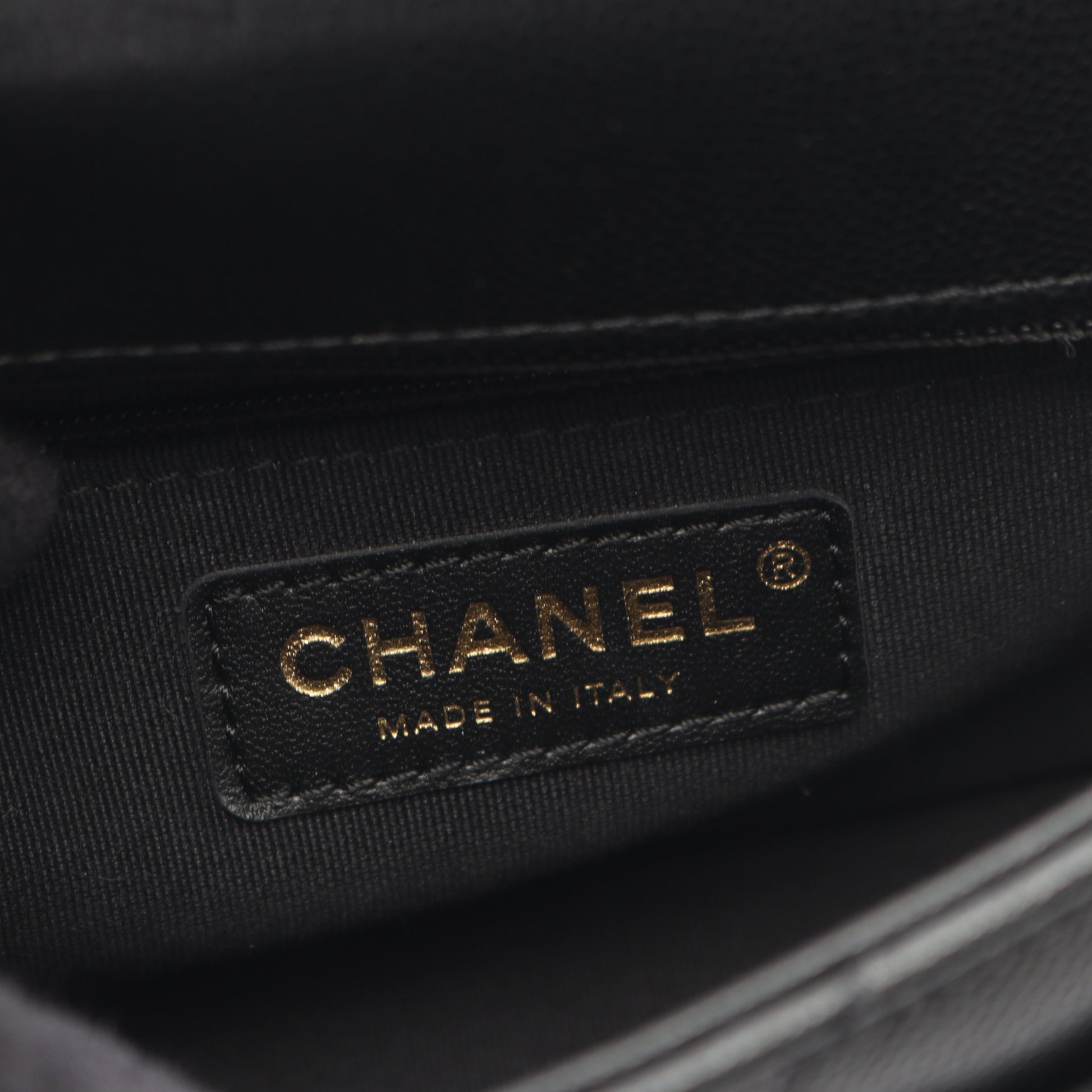 マトラッセ スモールフラップ チェーンショルダーバッグ キャビアスキン ブラック ゴールド金具 シャネル バッグ CHANEL