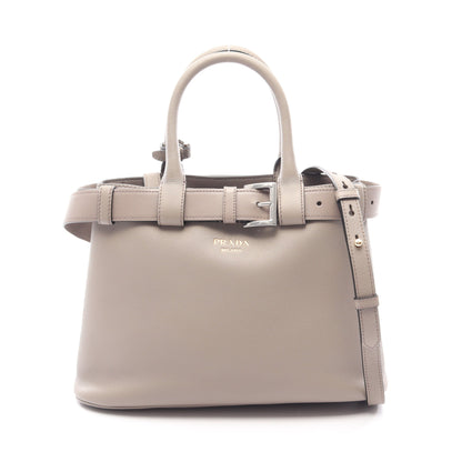 バックル ミディアム 2WAY ハンドバッグ トートバッグ レザー グレーベージュ プラダ バッグ PRADA