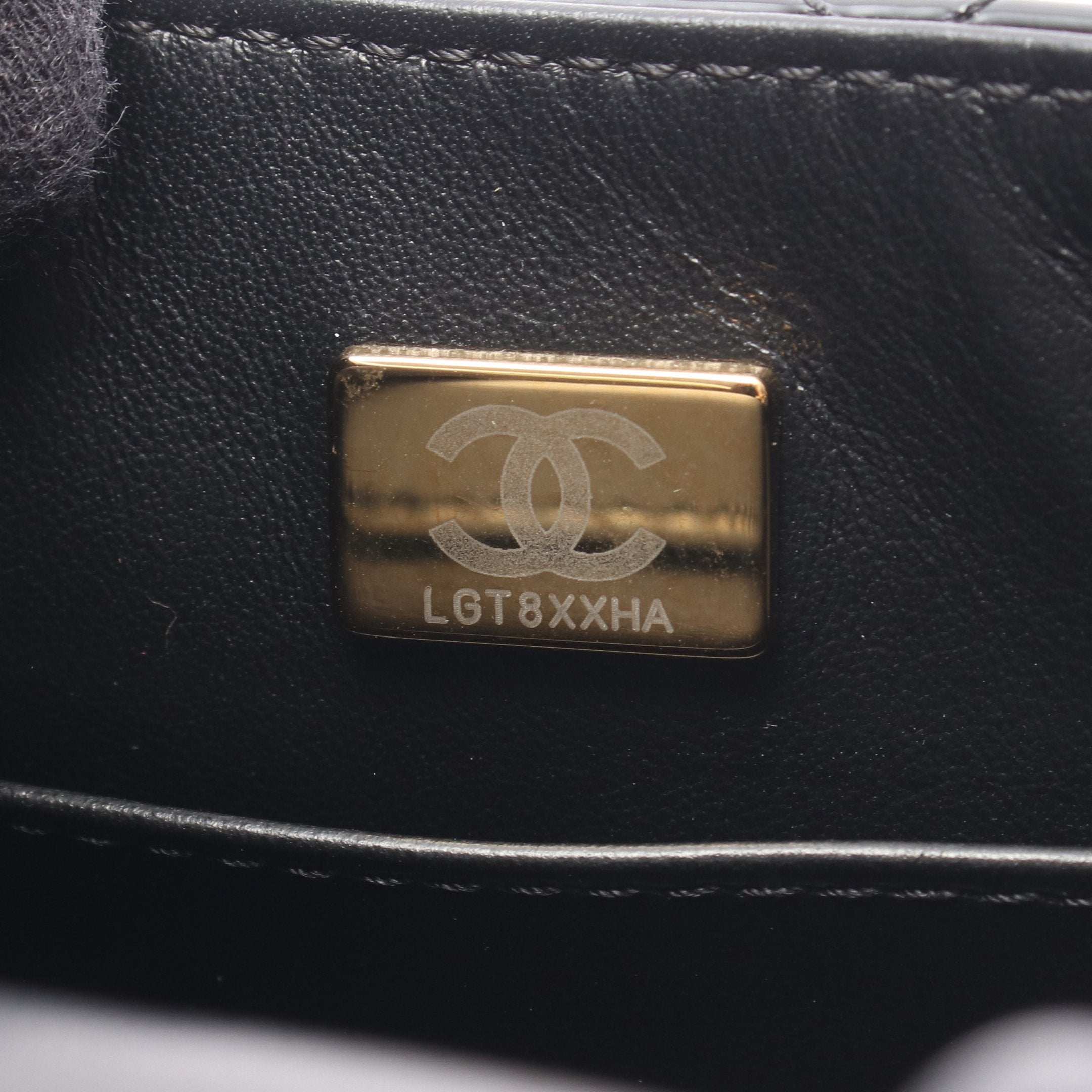CHANEL シャネル マトラッセ エナメル チェーンショルダーバッグ ゴールド金具 ブラック レザー CHANEL（シャネル） ショルダーバッグ ハートチェーン AP4900