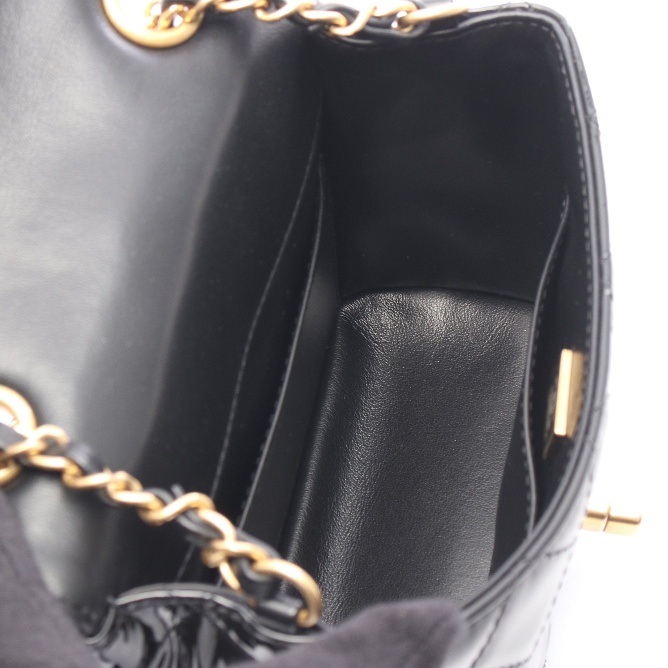 ヴィンテージ シャネル エナメル ミニマトラッセ チェーンショルダーバッグ 黒 CHANEL（シャネル） チェーンショルダーバッグ ミニマトラッセ
