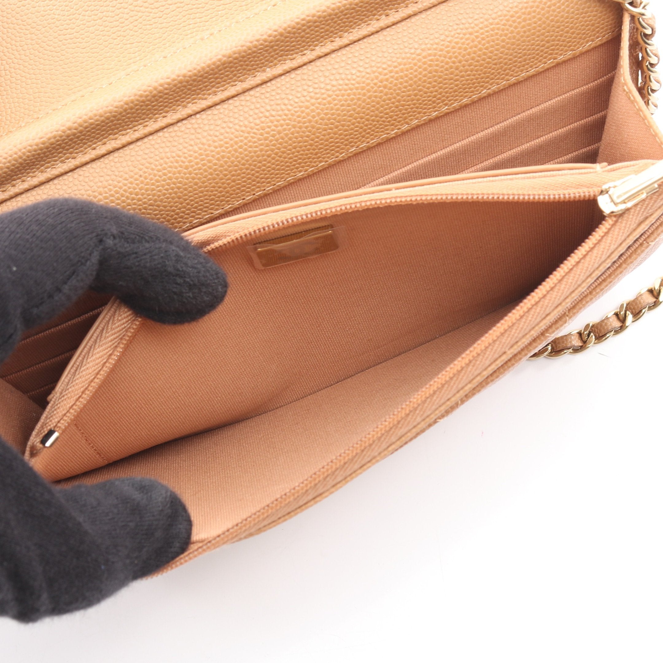 CHANEL(シャネル) 財布 マトラッセ AP0250 ライトブラウン チェーンウォレット/ゴールド金具/メタルシリアルプレート CHANEL - CHANEL(シャネル) 財布 マトラッセ AP0250 ライトブラウン
