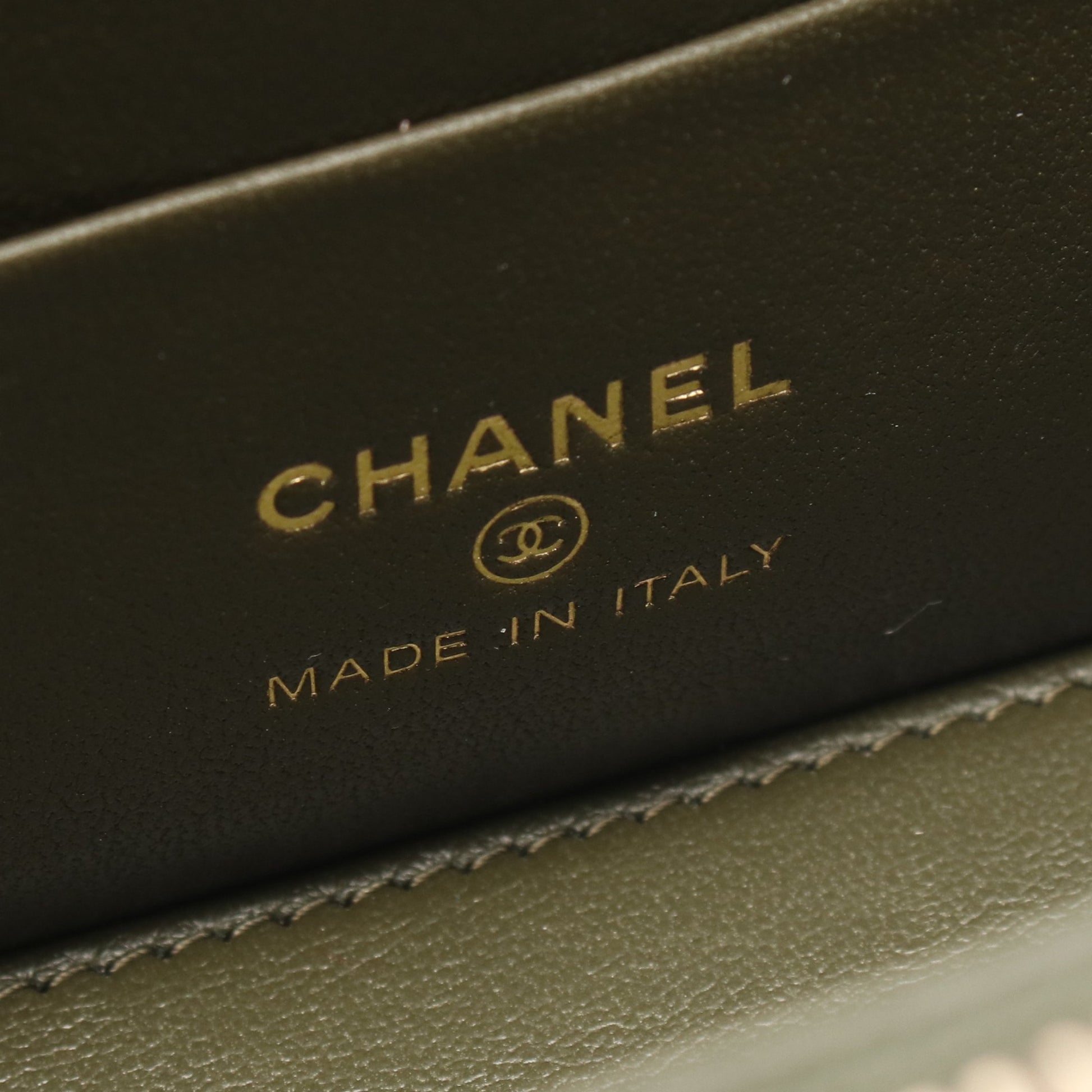 マトラッセ バニティ チェーンショルダーバッグ ラムスキン カーキグリーン ゴールド金具 シャネル バッグ CHANEL