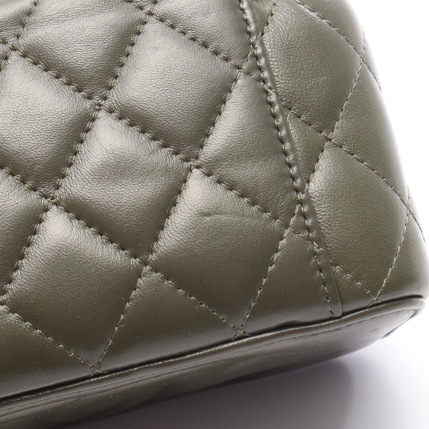 マトラッセ バニティ チェーンショルダーバッグ ラムスキン カーキグリーン ゴールド金具 シャネル バッグ CHANEL