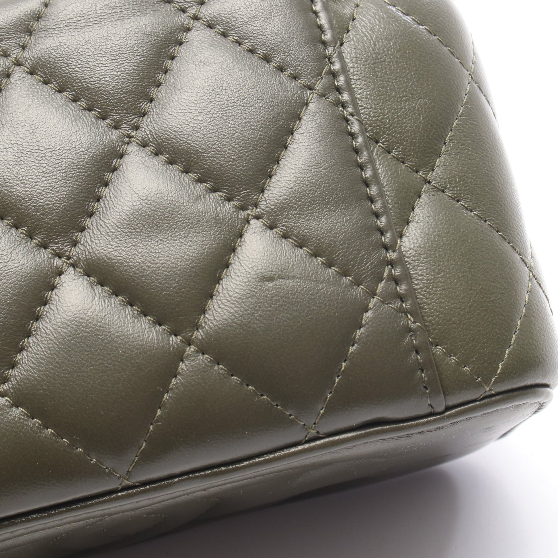 マトラッセ バニティ チェーンショルダーバッグ ラムスキン カーキグリーン ゴールド金具 シャネル バッグ CHANEL
