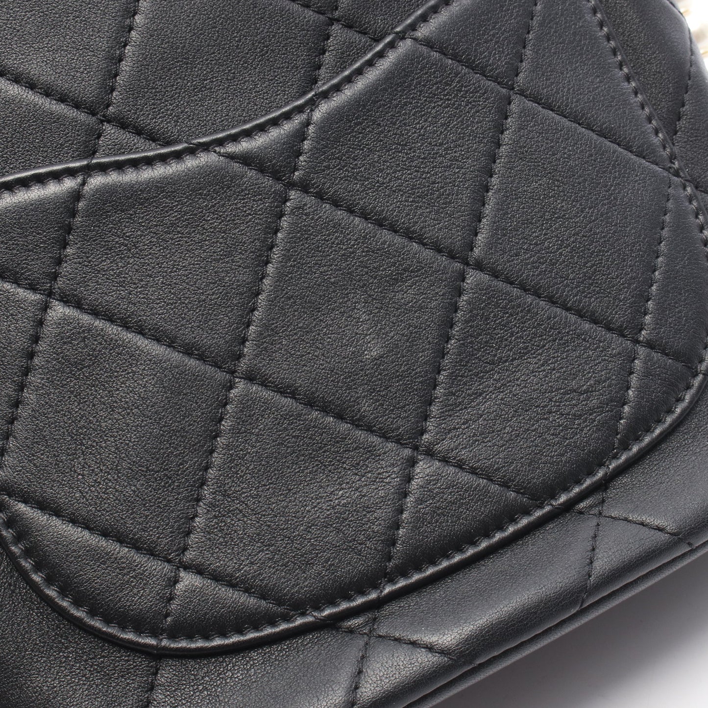 マトラッセ フェイクパール ショルダーバッグ ショルダーバッグ レザー ブラック ゴールド金具 シャネル バッグ CHANEL