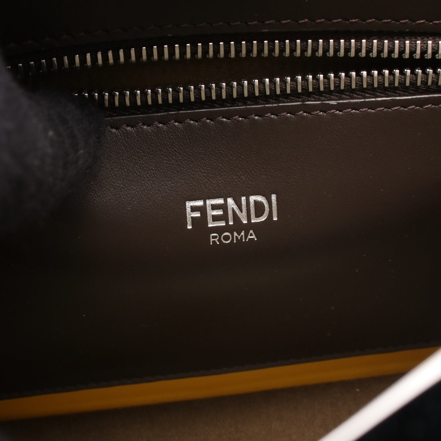 ピーカブー アイシーユー スモール 2WAY ハンドバッグ レザー ダークブラウン イエロー フェンディ バッグ FENDI