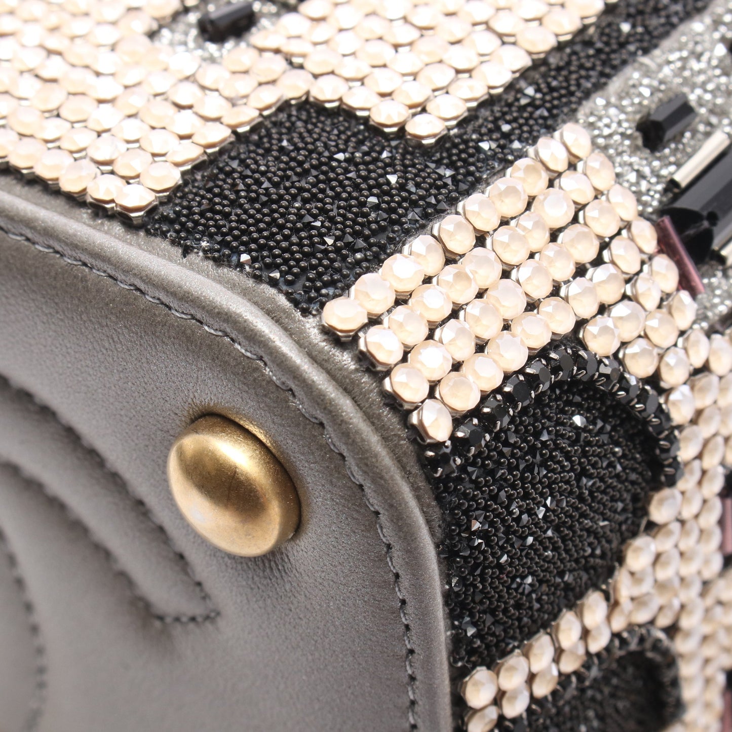 スモール バケットバッグ ビーズ刺繍 チェーンショルダーバッグ ラムスキン シルバー ゴールド金具 シャネル バッグ CHANEL