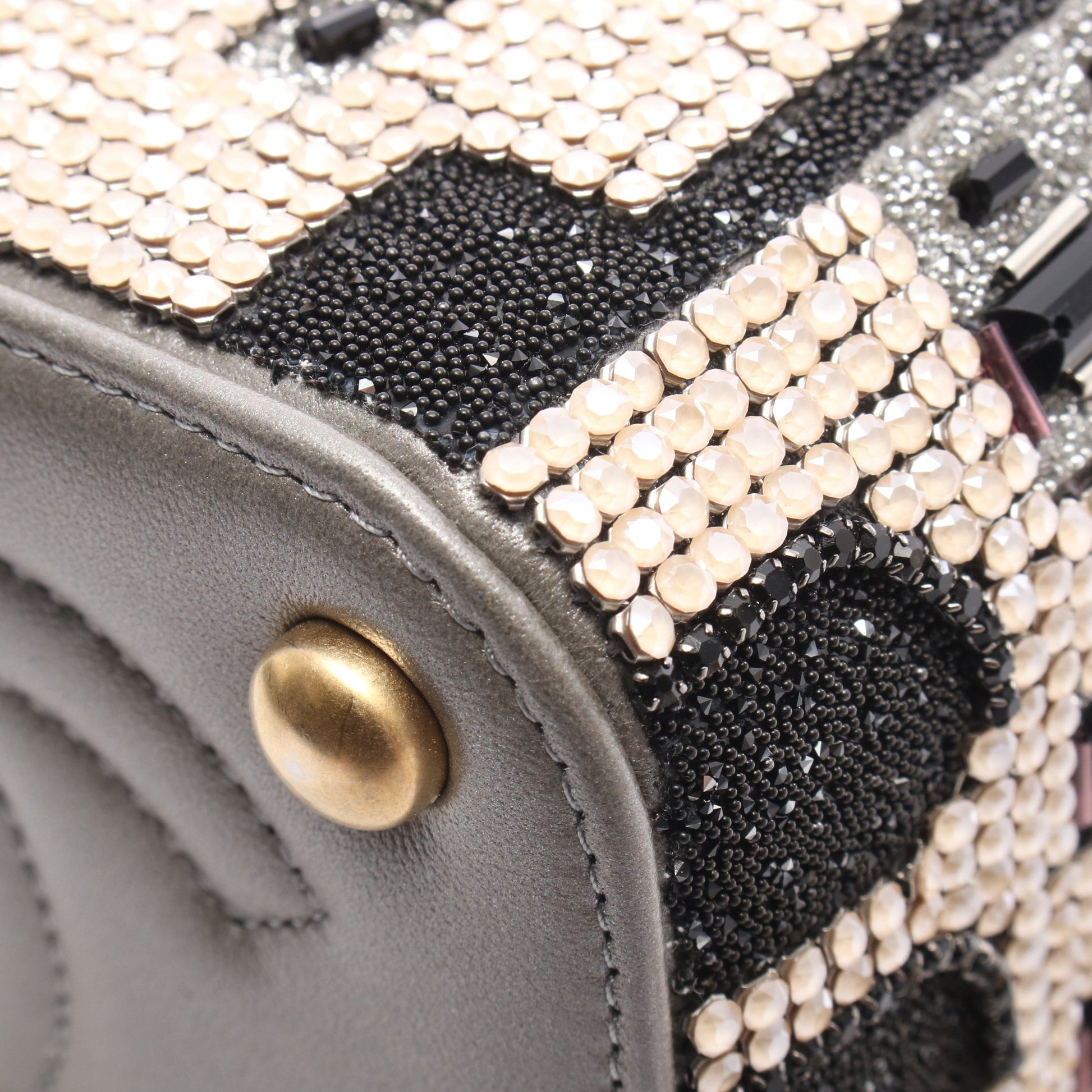 スモール バケットバッグ ビーズ刺繍 チェーンショルダーバッグ ラムスキン シルバー ゴールド金具 シャネル バッグ CHANEL