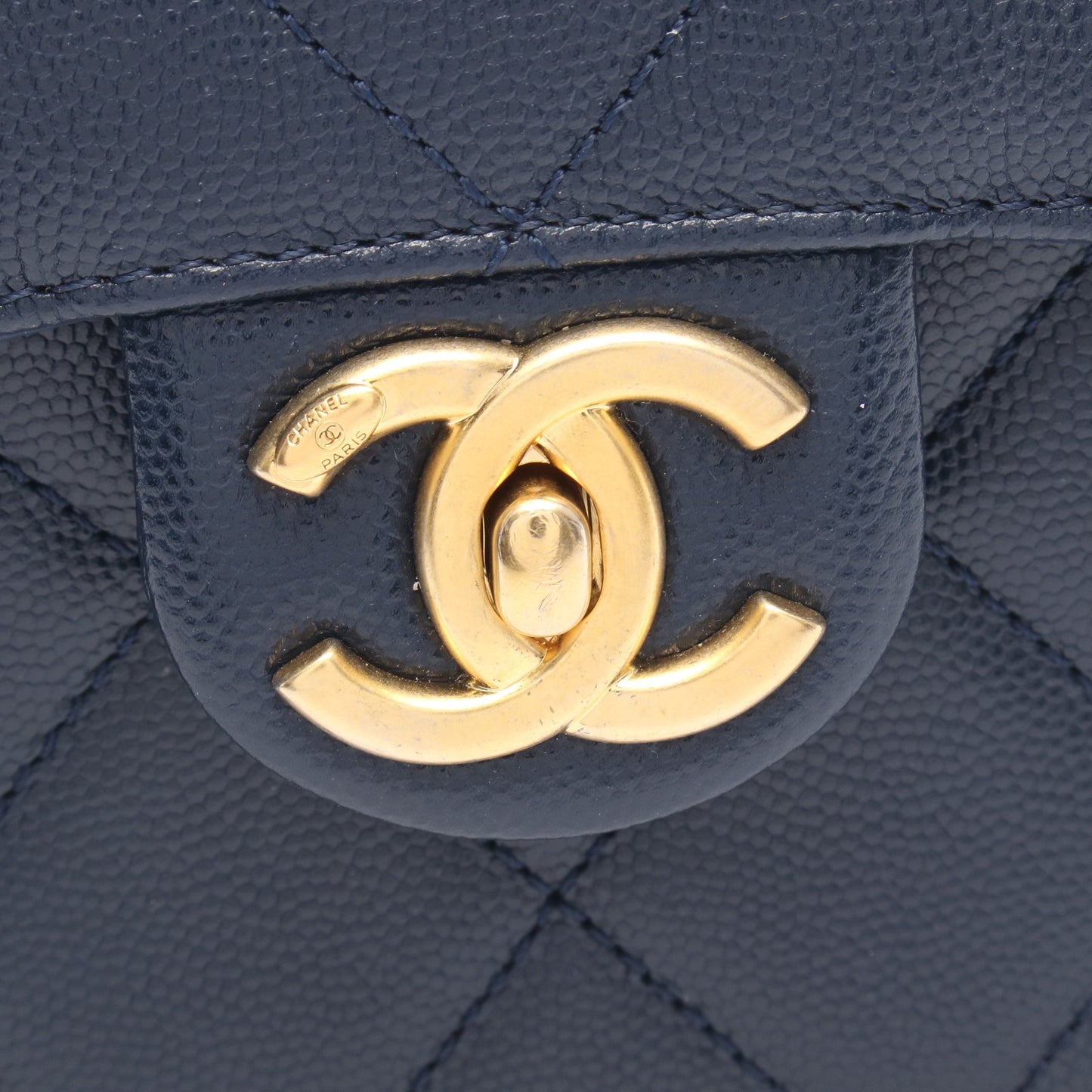 マトラッセ チェーンショルダーバッグ キャビアスキン ネイビー ゴールド金具 シャネル バッグ CHANEL
