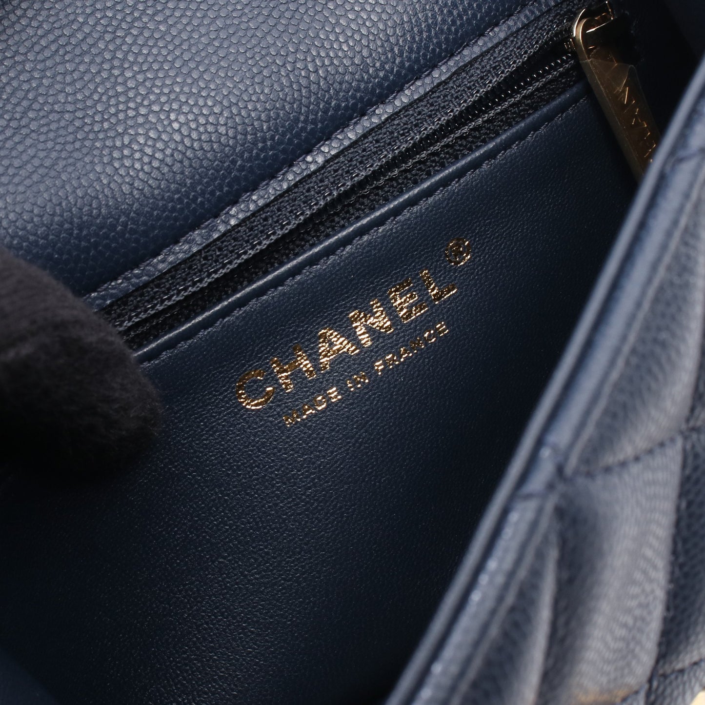 マトラッセ チェーンショルダーバッグ キャビアスキン ネイビー ゴールド金具 シャネル バッグ CHANEL